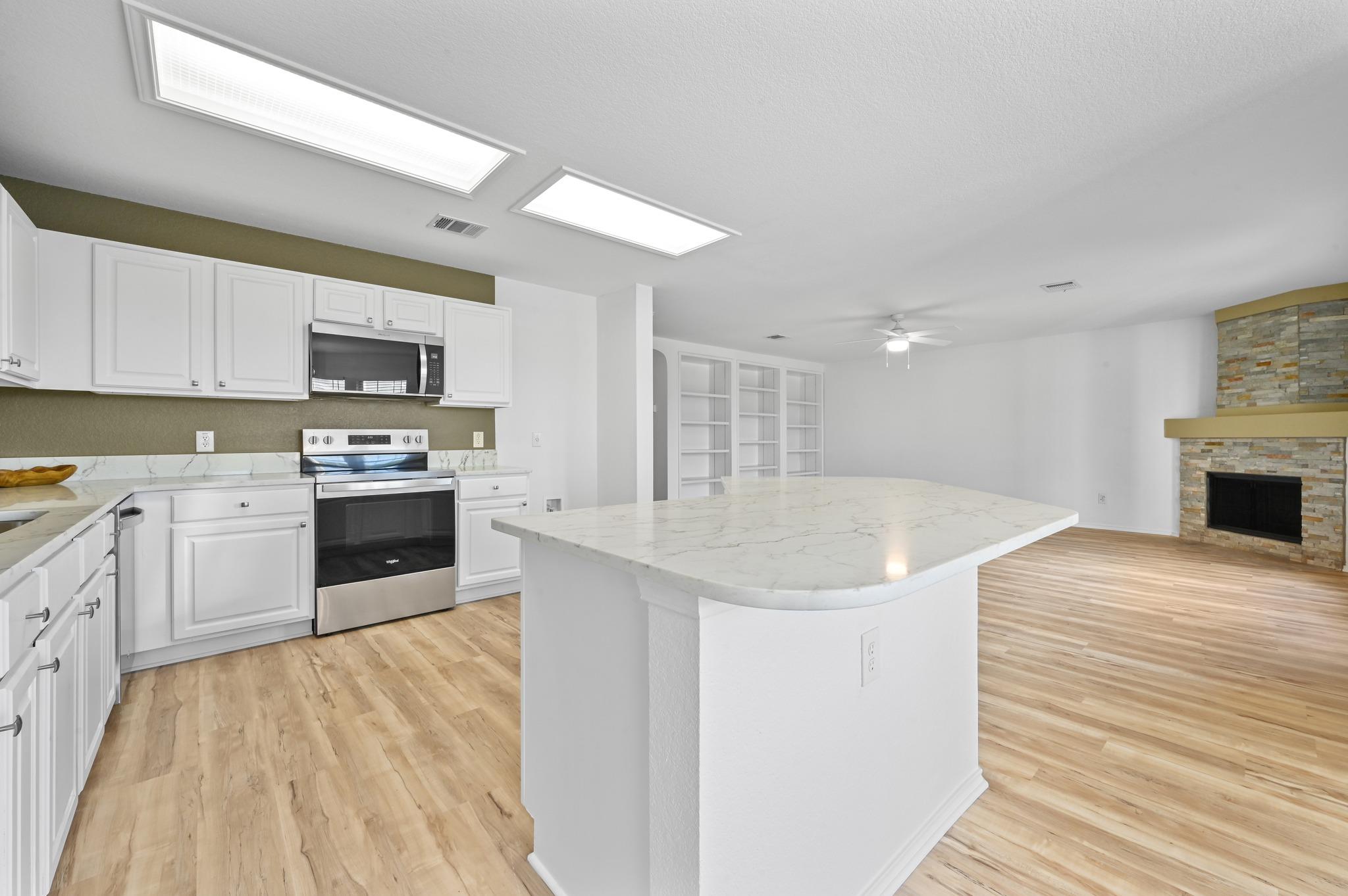 2412 Regal Park Ln Property Photo 13