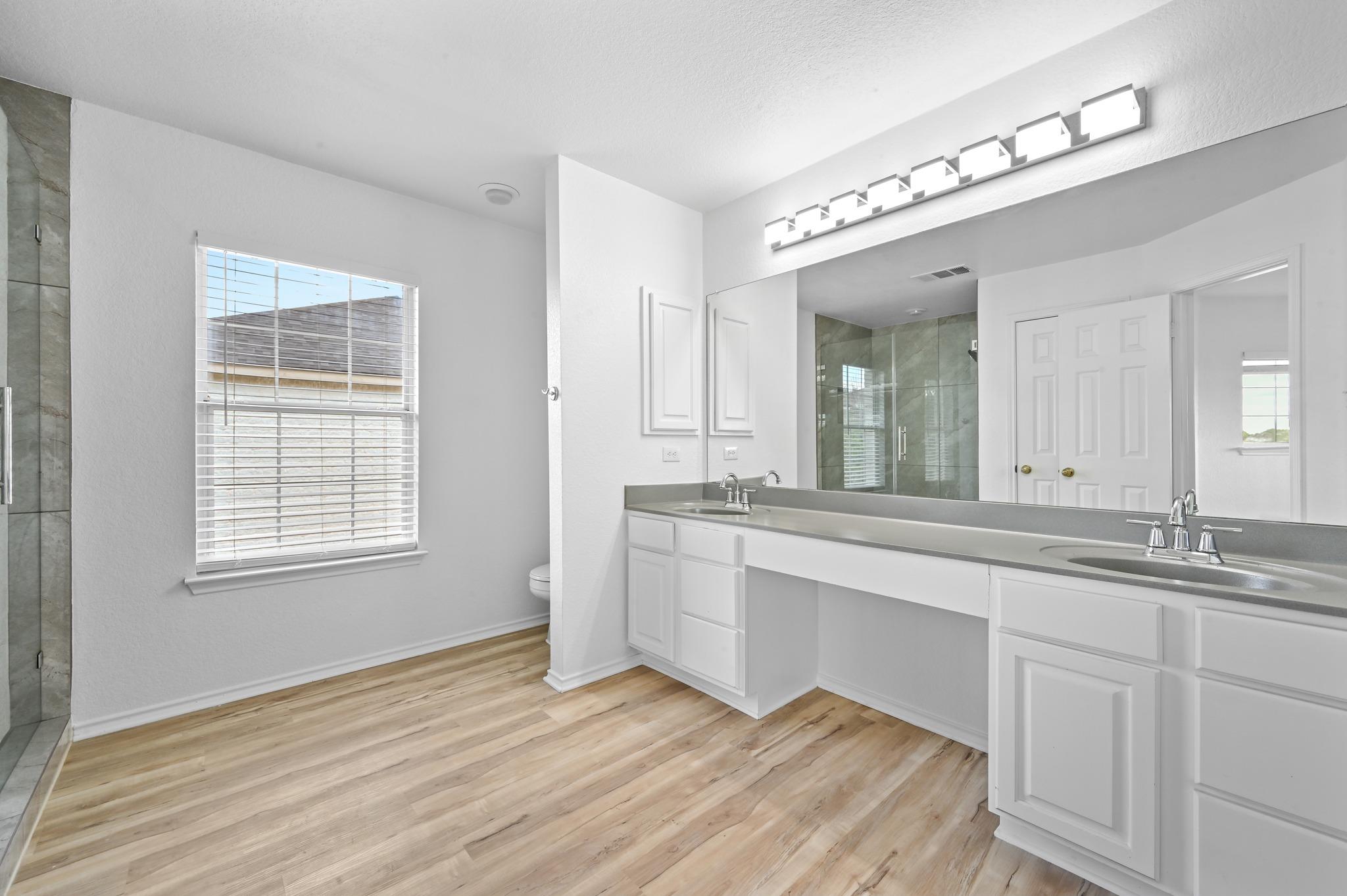 2412 Regal Park Ln Property Photo 26