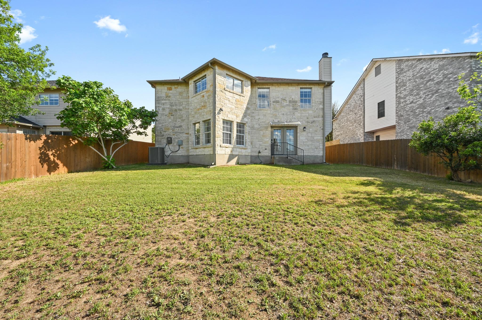 2412 Regal Park Ln Property Photo 34