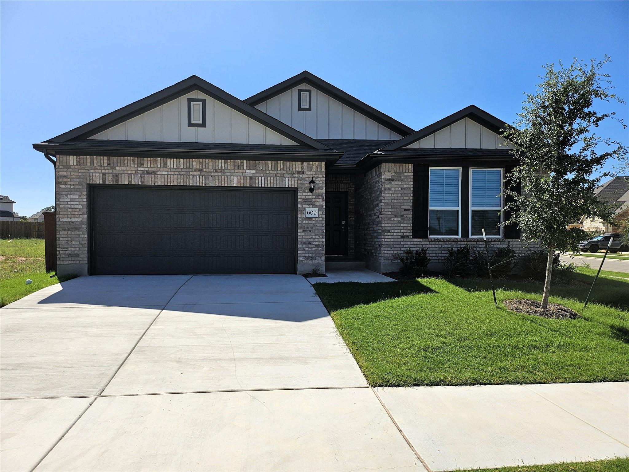 600 Hickory Bend Trl Property Photo 1