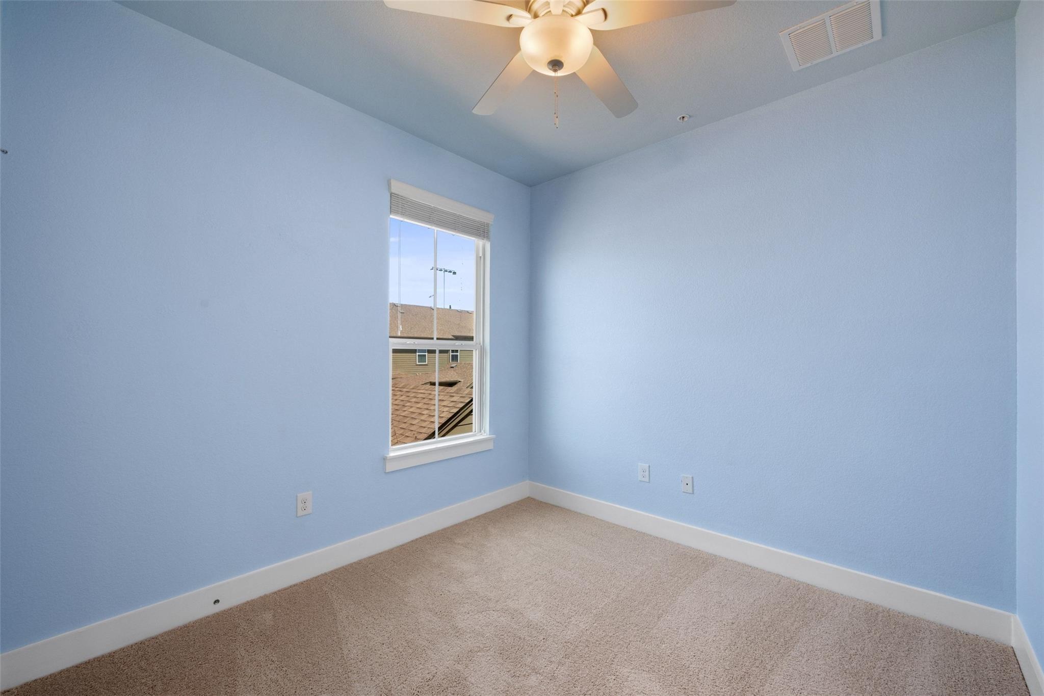 7704 Easy Wind Dr Property Photo 14