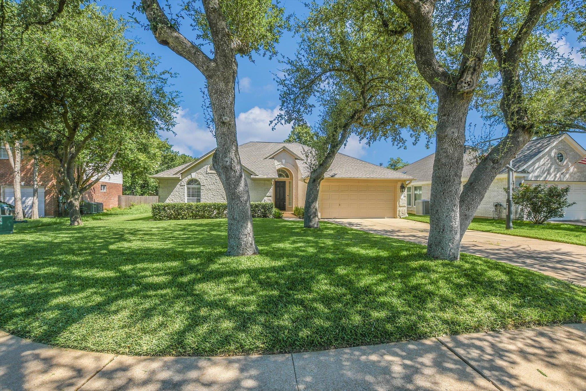 2306 Oakshire Cv Property Photo 1