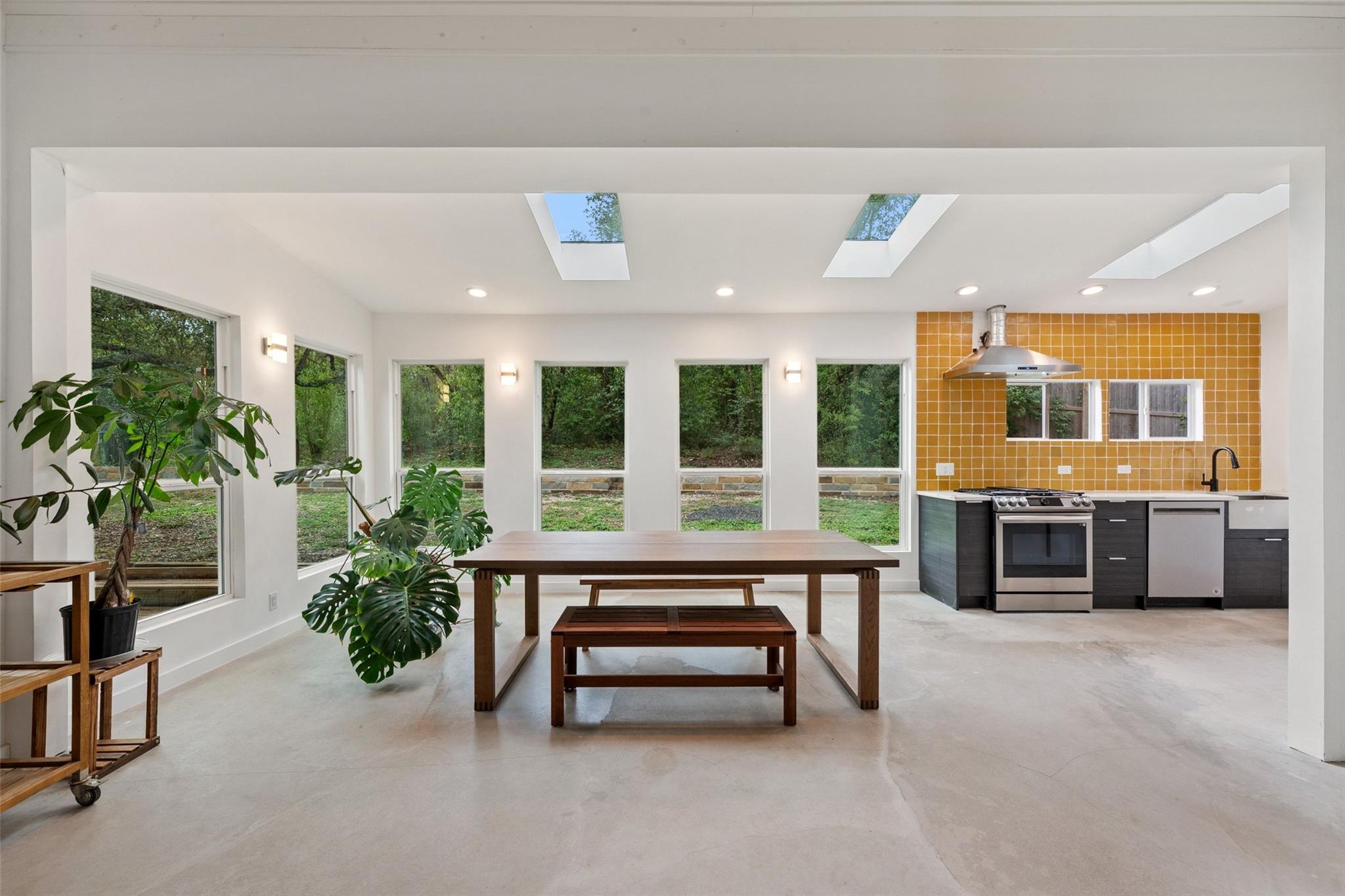 7705 Mowinkle Cv Property Photo 1