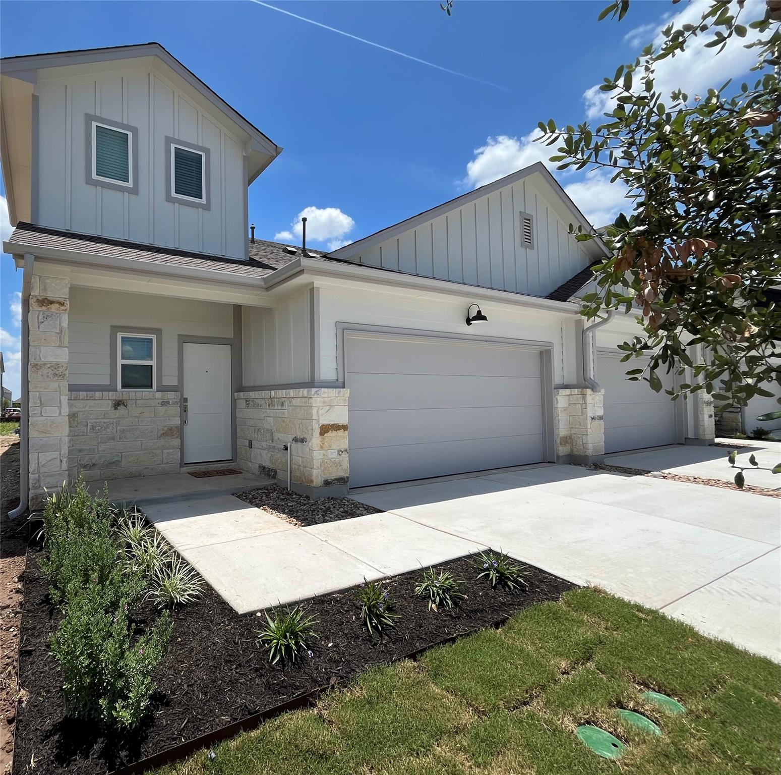 8525 Wellspring LOOP Property Photo 1