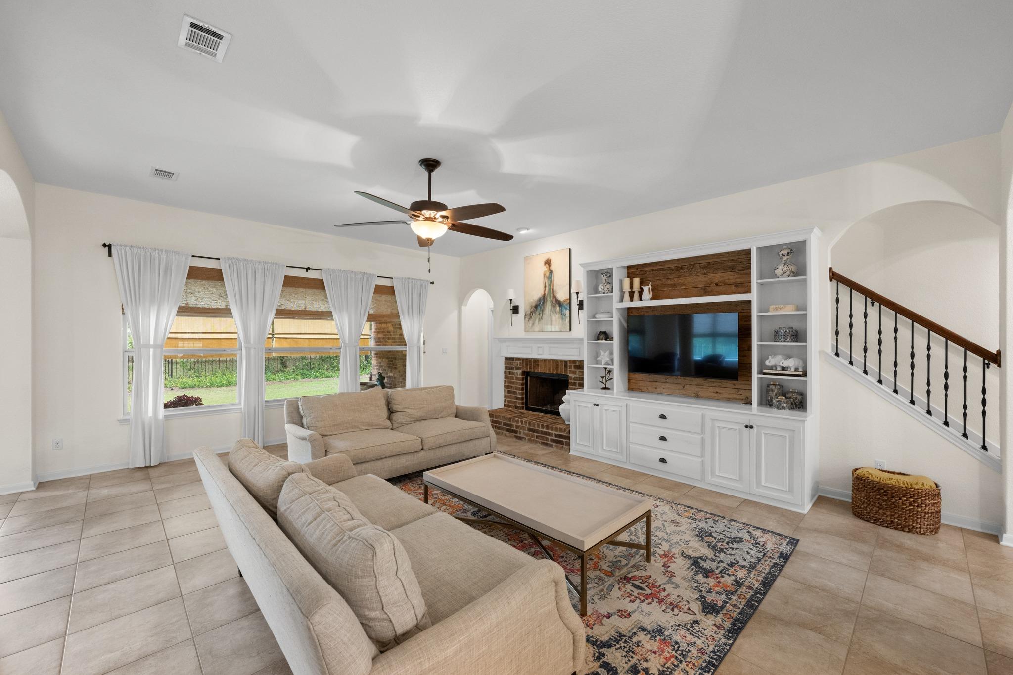 5025 Pyrenees Pass Property Photo 4