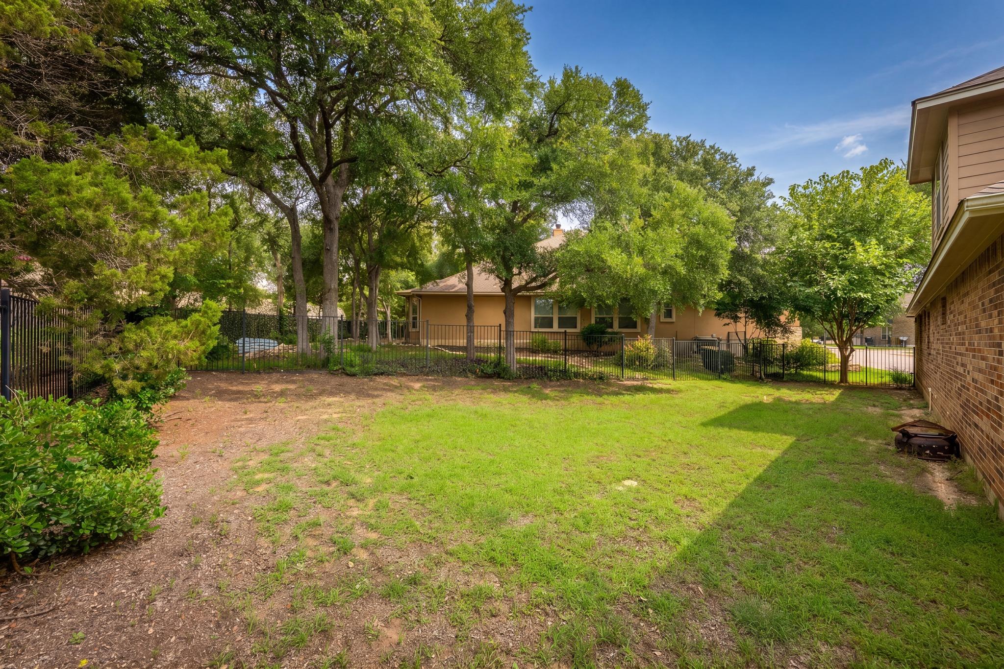 5025 Pyrenees Pass Property Photo 29