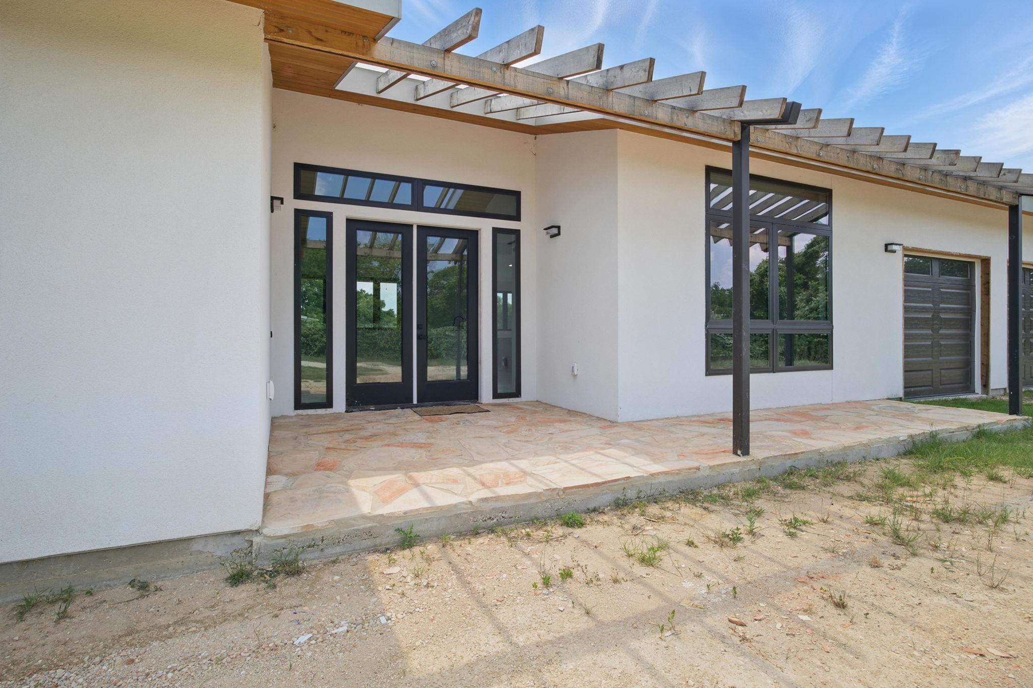 1800 Man O War Dr Property Photo 4