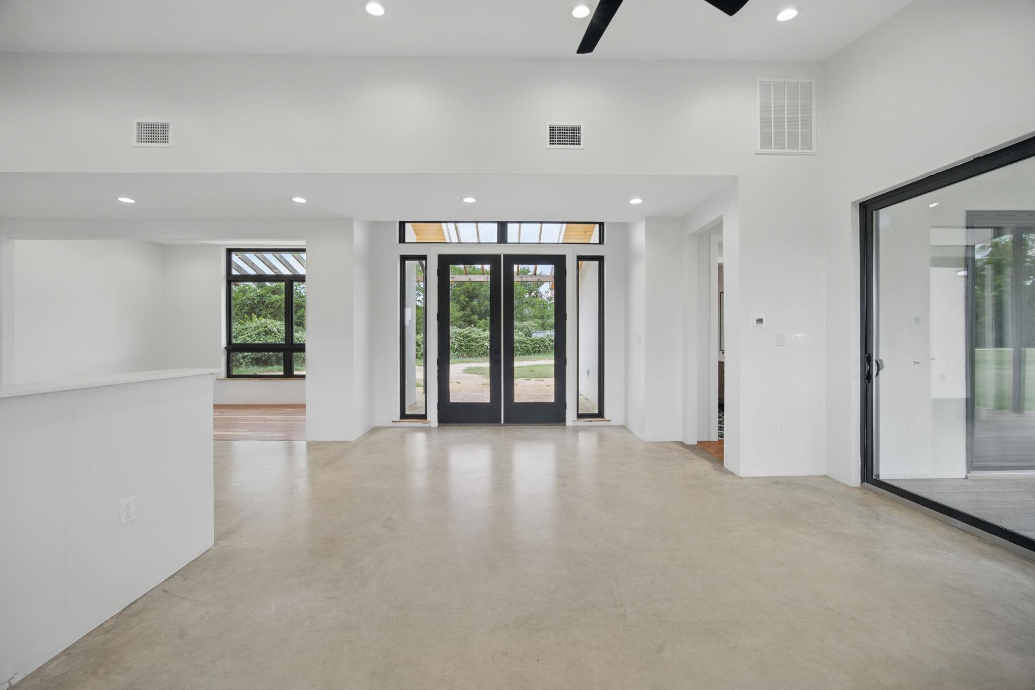 1800 Man O War Dr Property Photo 6
