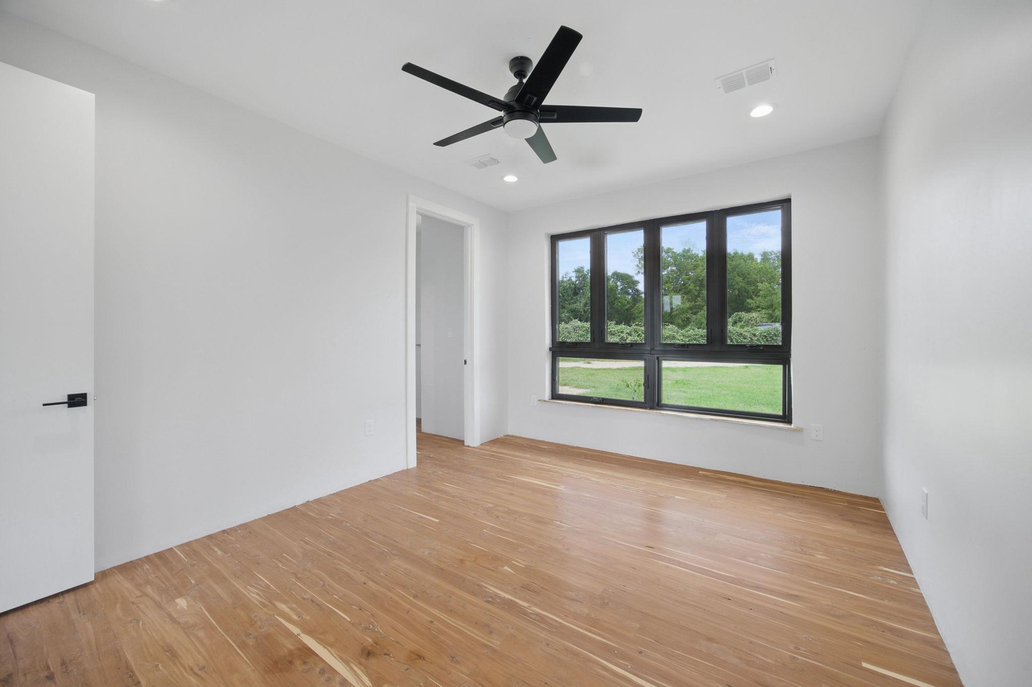 1800 Man O War Dr Property Photo 27