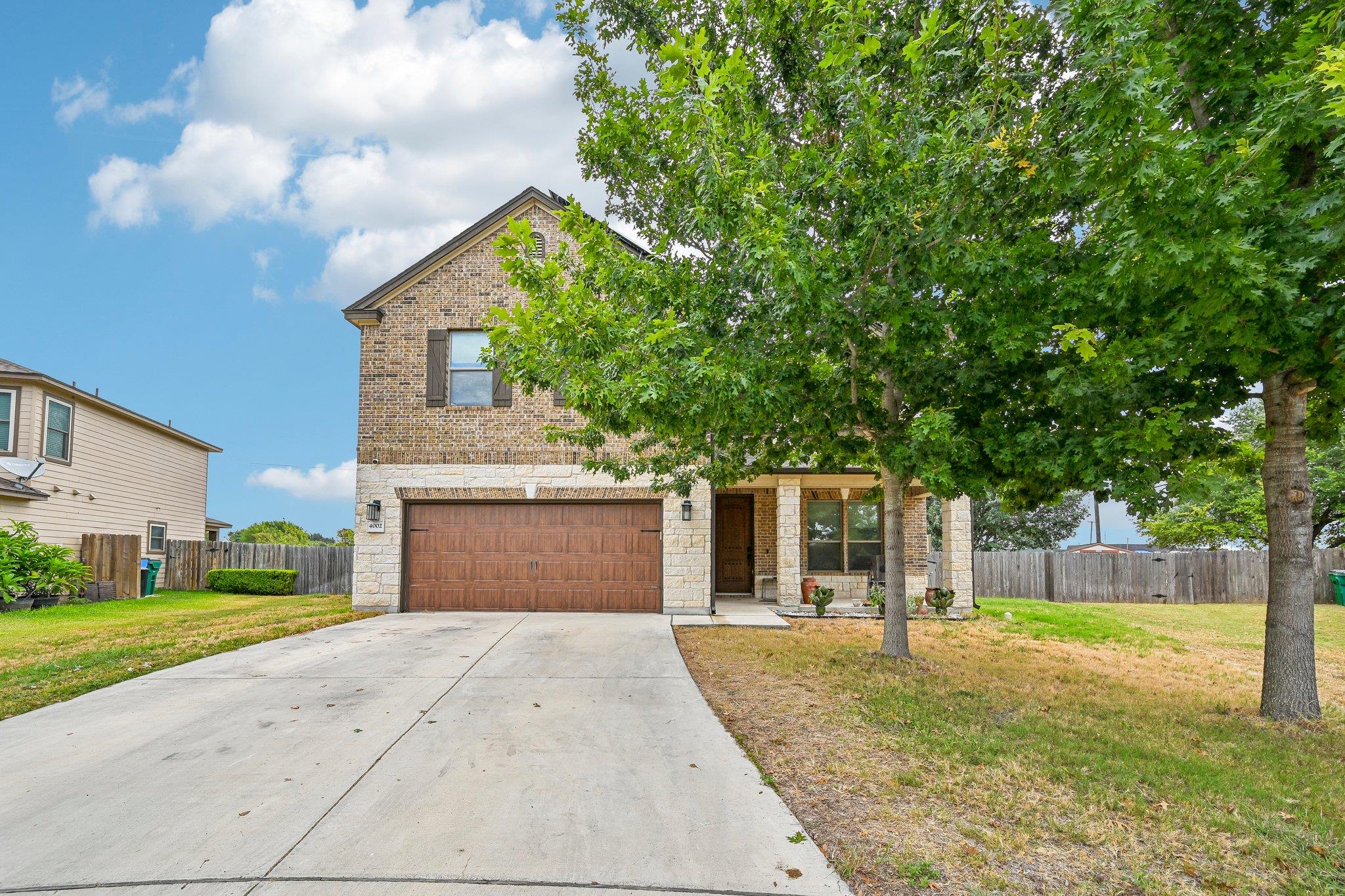 4002 Kings Canyon Dr