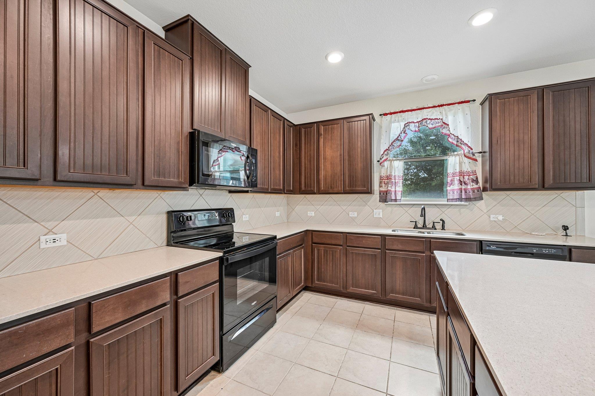 4002 Kings Canyon Dr Property Photo 14