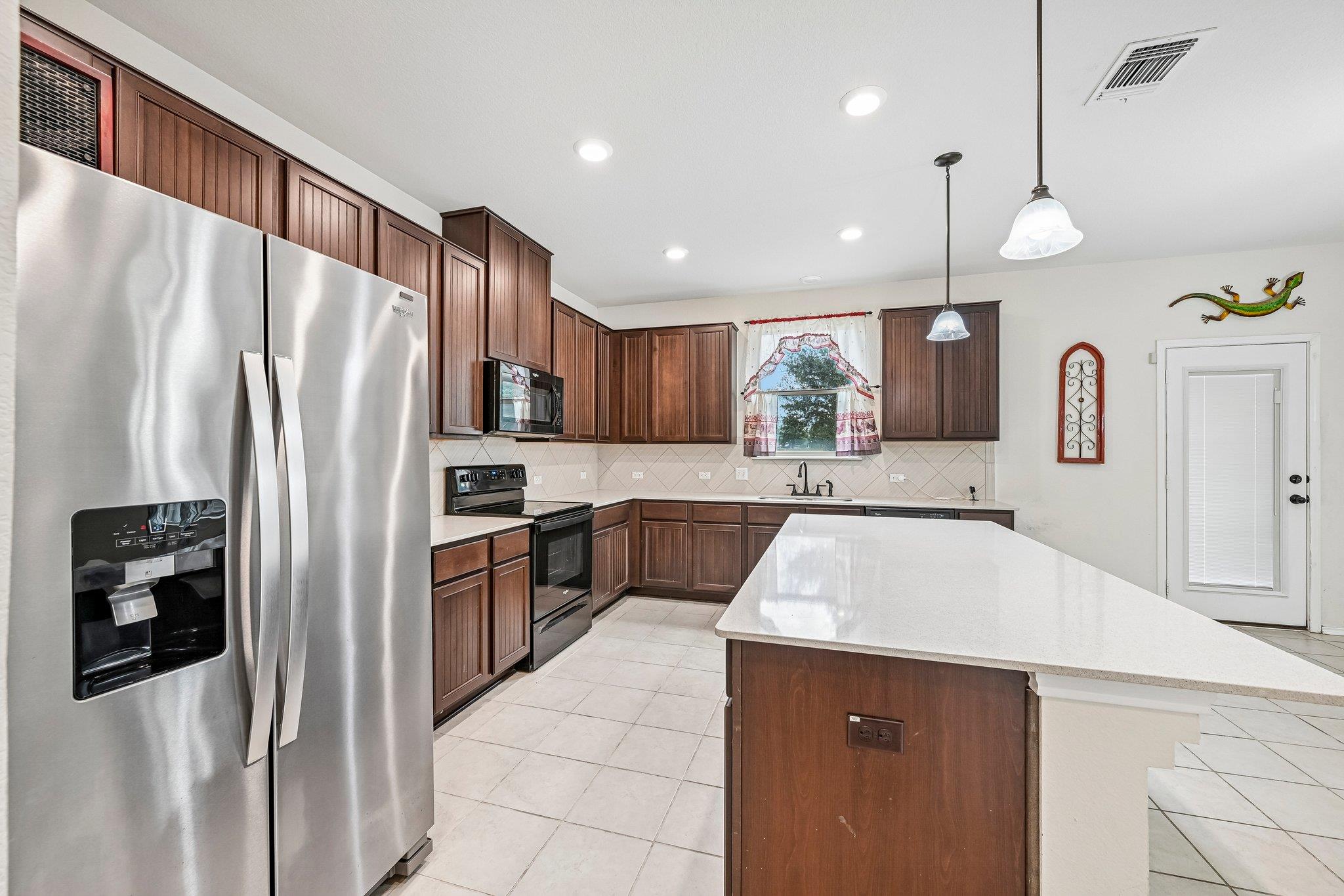 4002 Kings Canyon Dr Property Photo 15