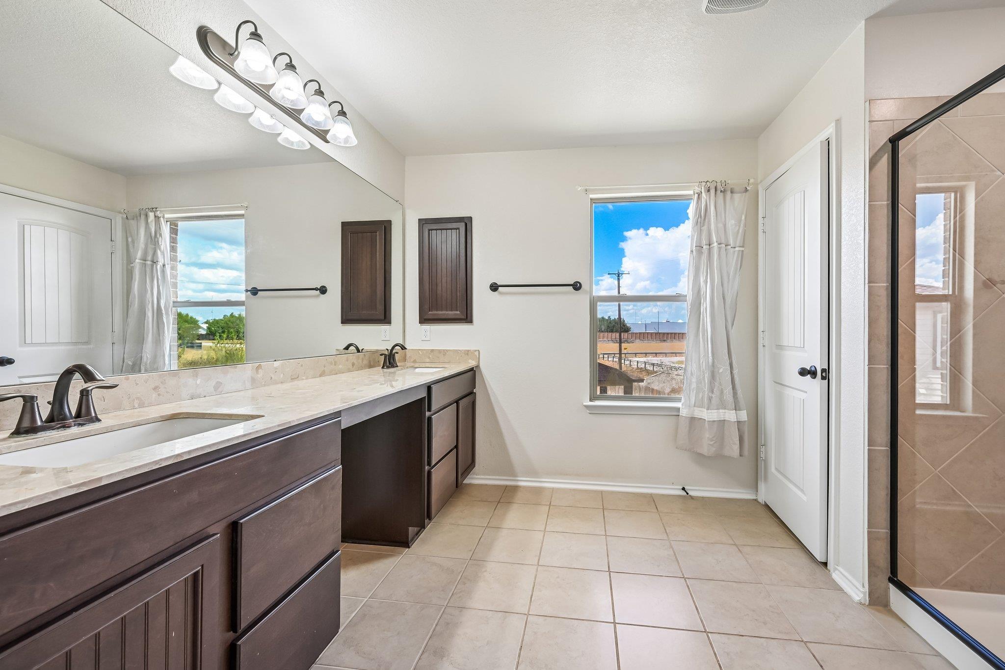 4002 Kings Canyon Dr Property Photo 32