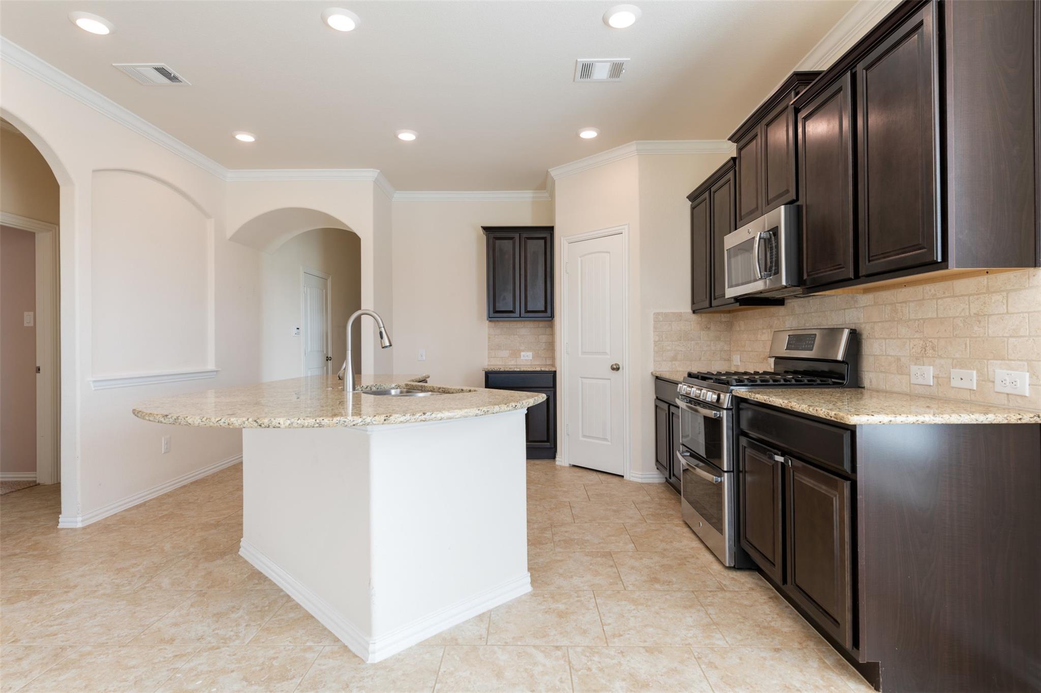18304 Blush Rose Rd Property Photo 6