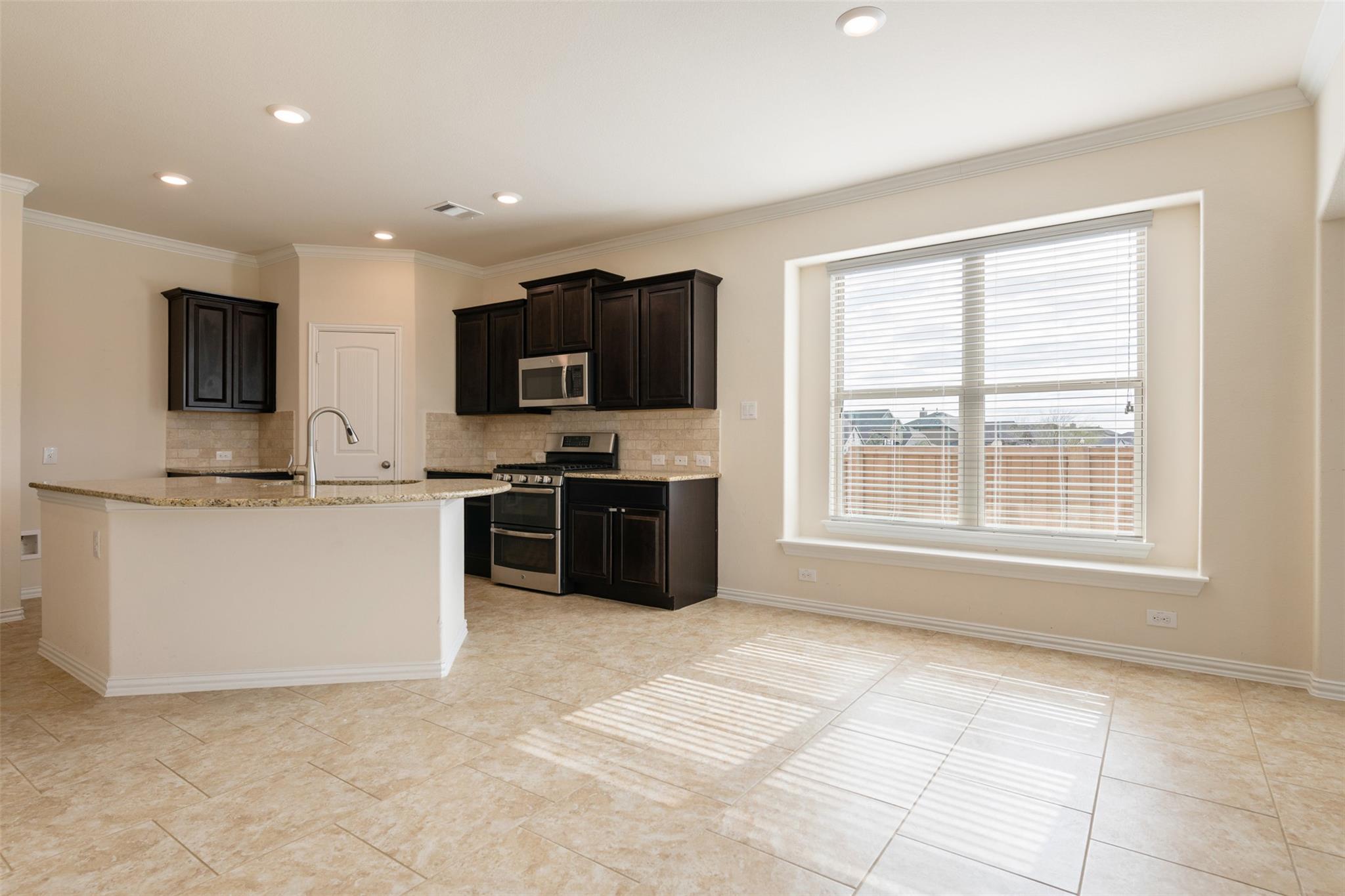 18304 Blush Rose Rd Property Photo 7