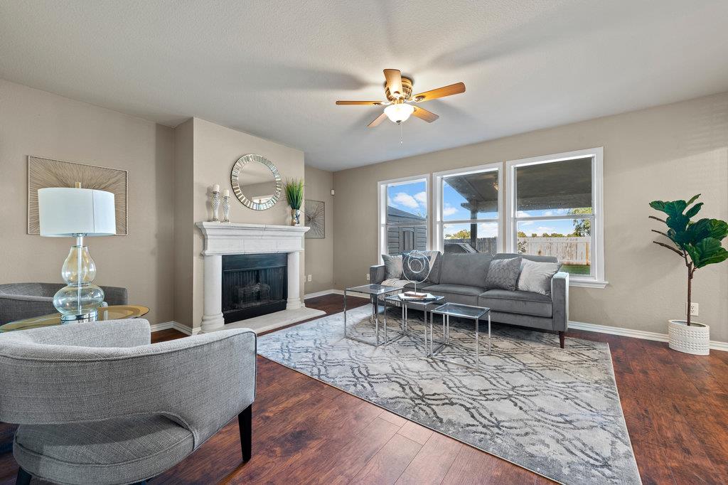3125 Winding Shore Ln Property Photo 7