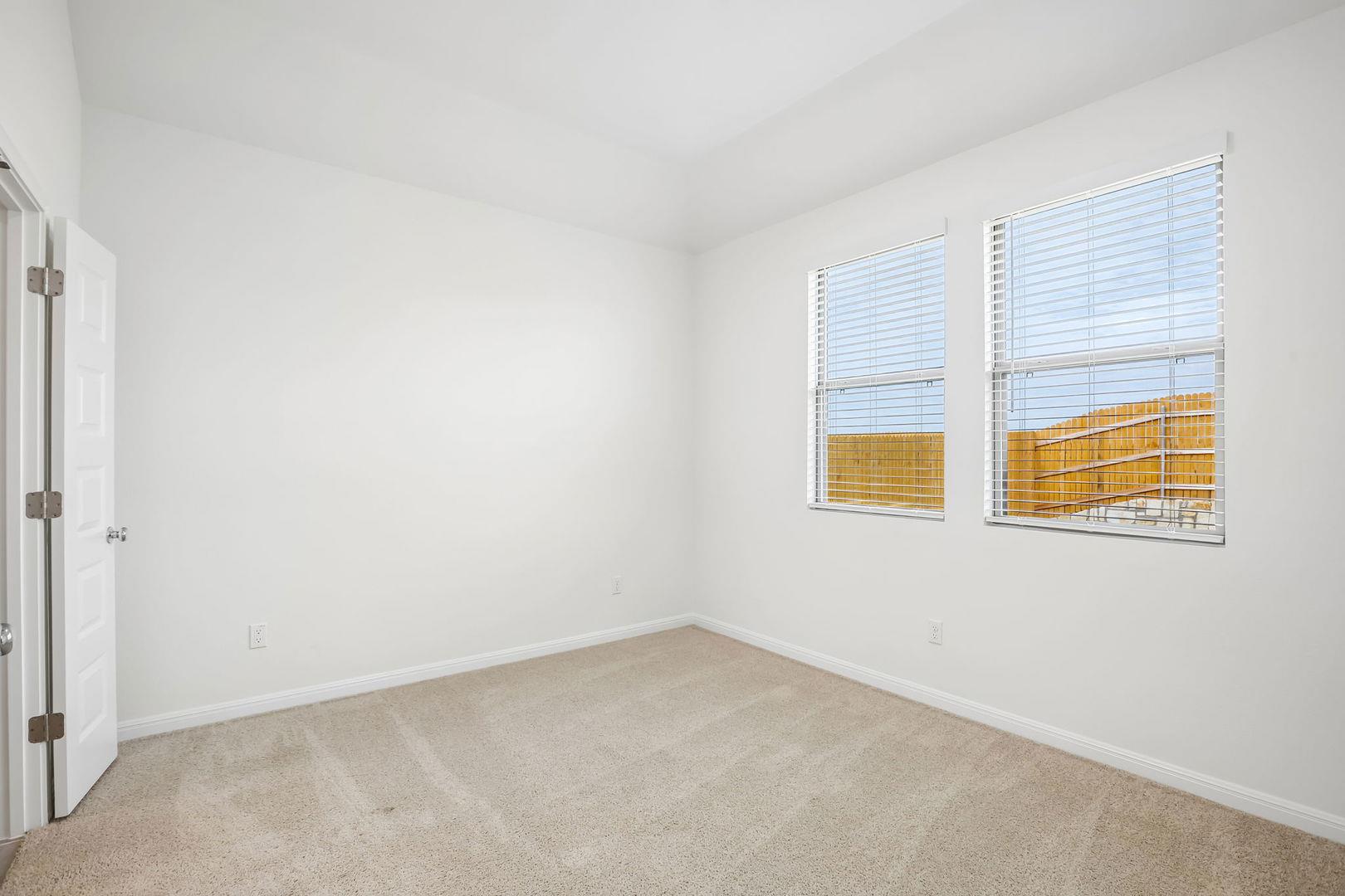 214 Hornet St Property Photo 12