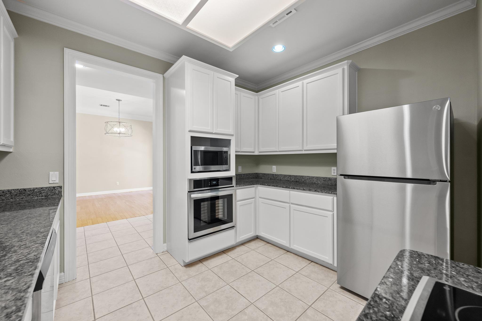 4010 Long Champ Dr #19 Property Photo 10