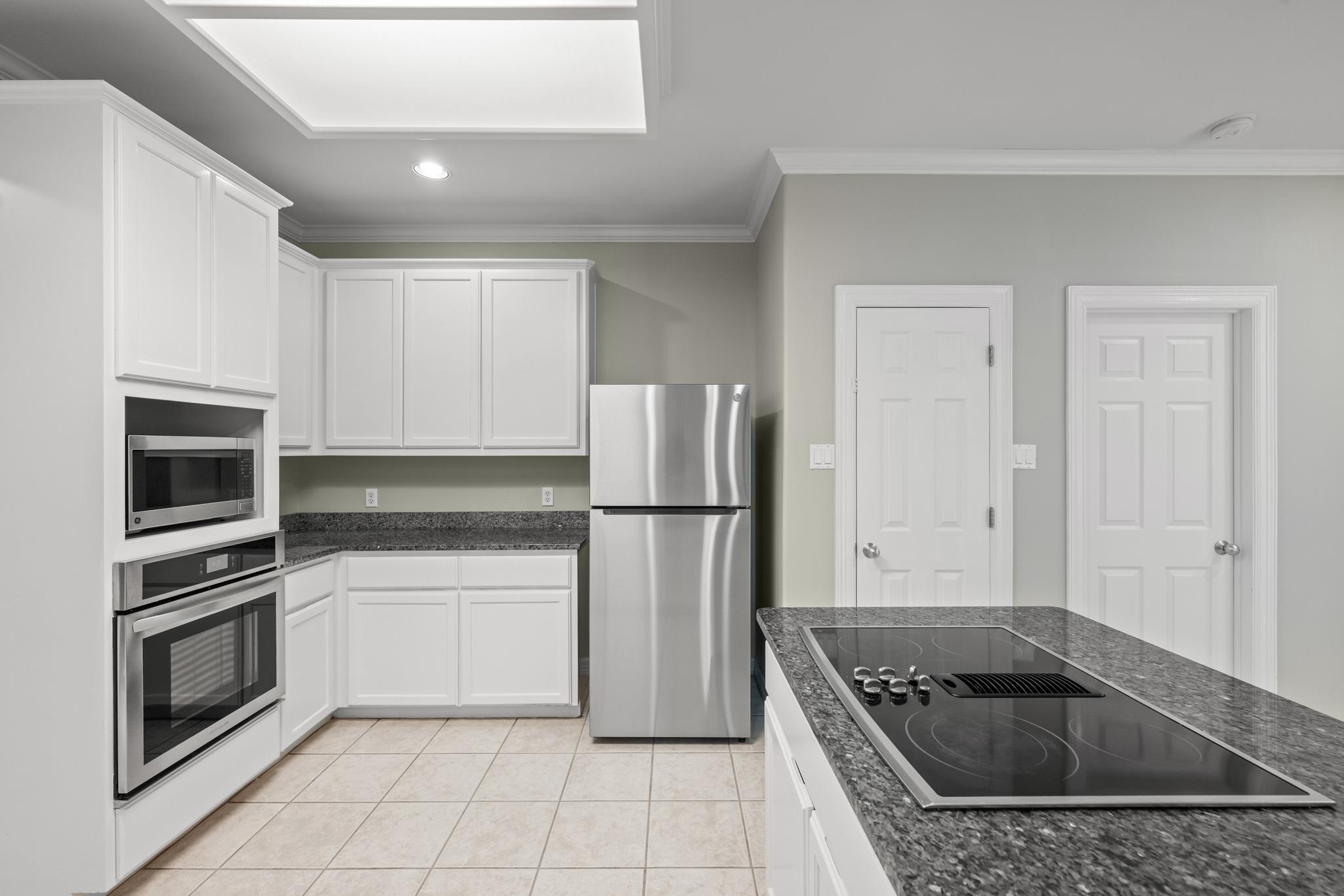 4010 Long Champ Dr #19 Property Photo 11