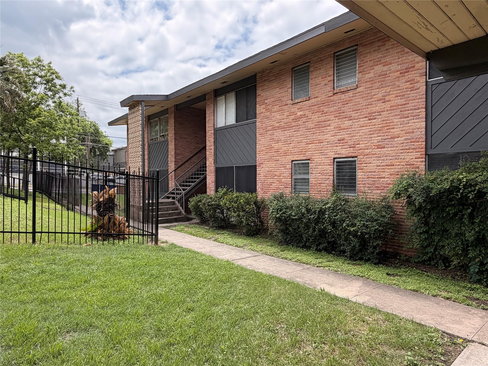 3304 Red River St #208 Property Photo 21