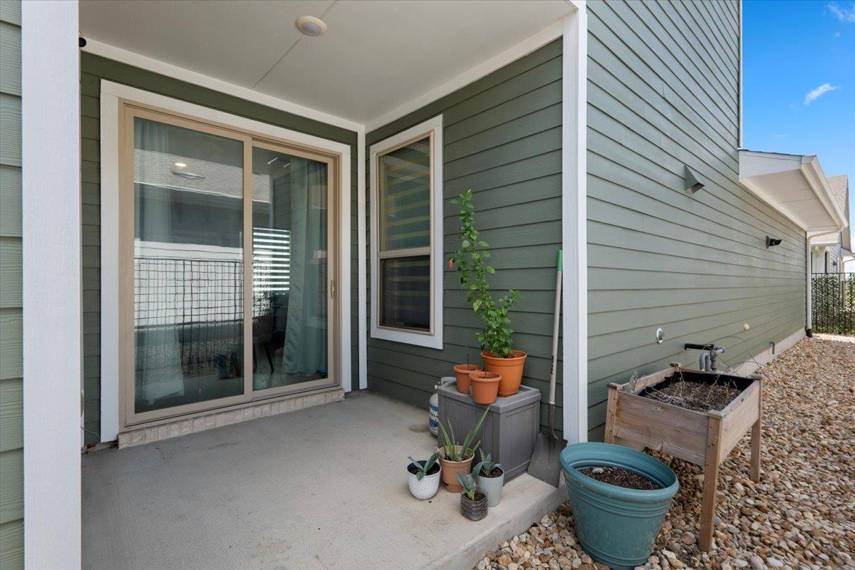 9511 Hamadryas Dr Property Photo 22