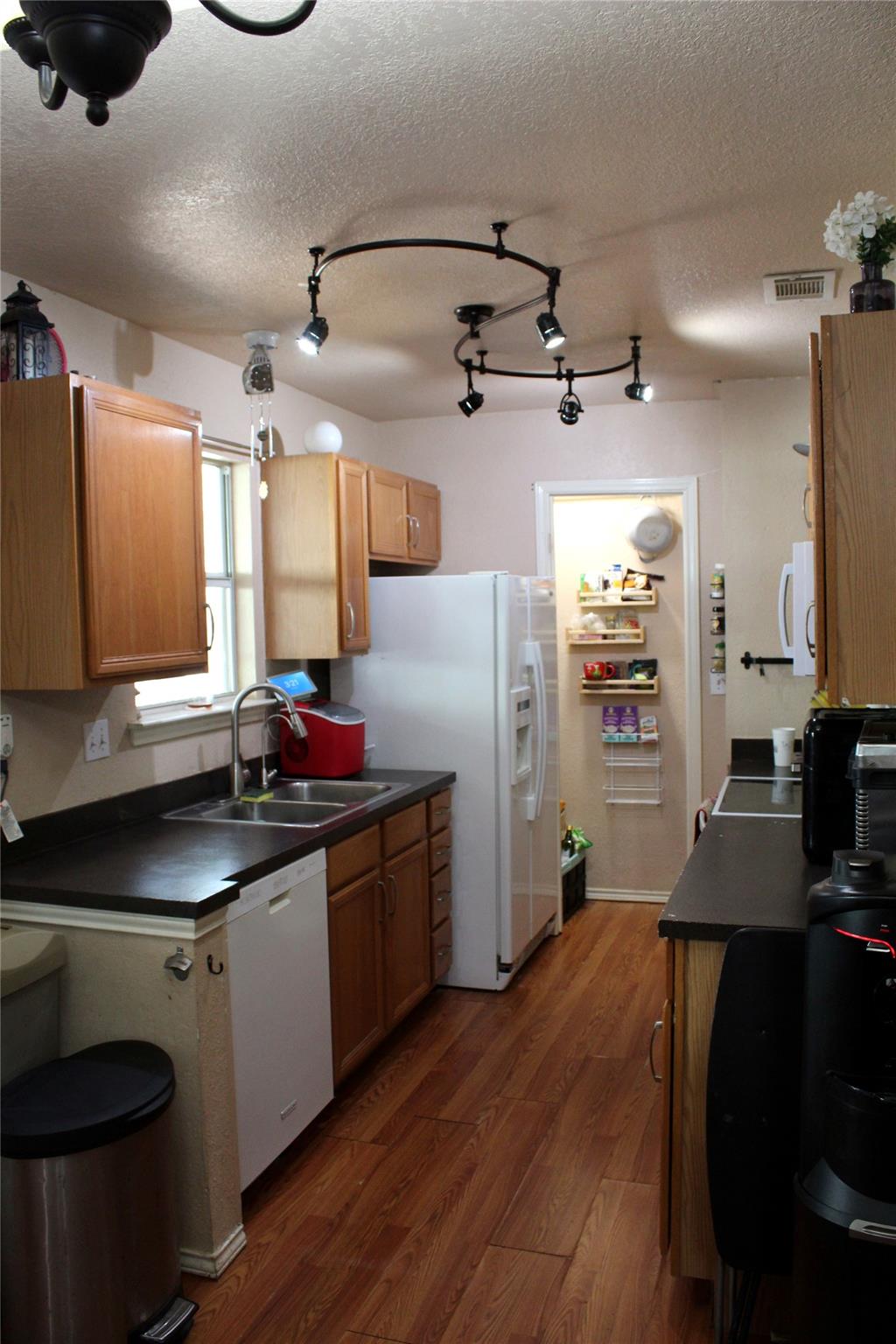 1153 Overlook Way Property Photo 6