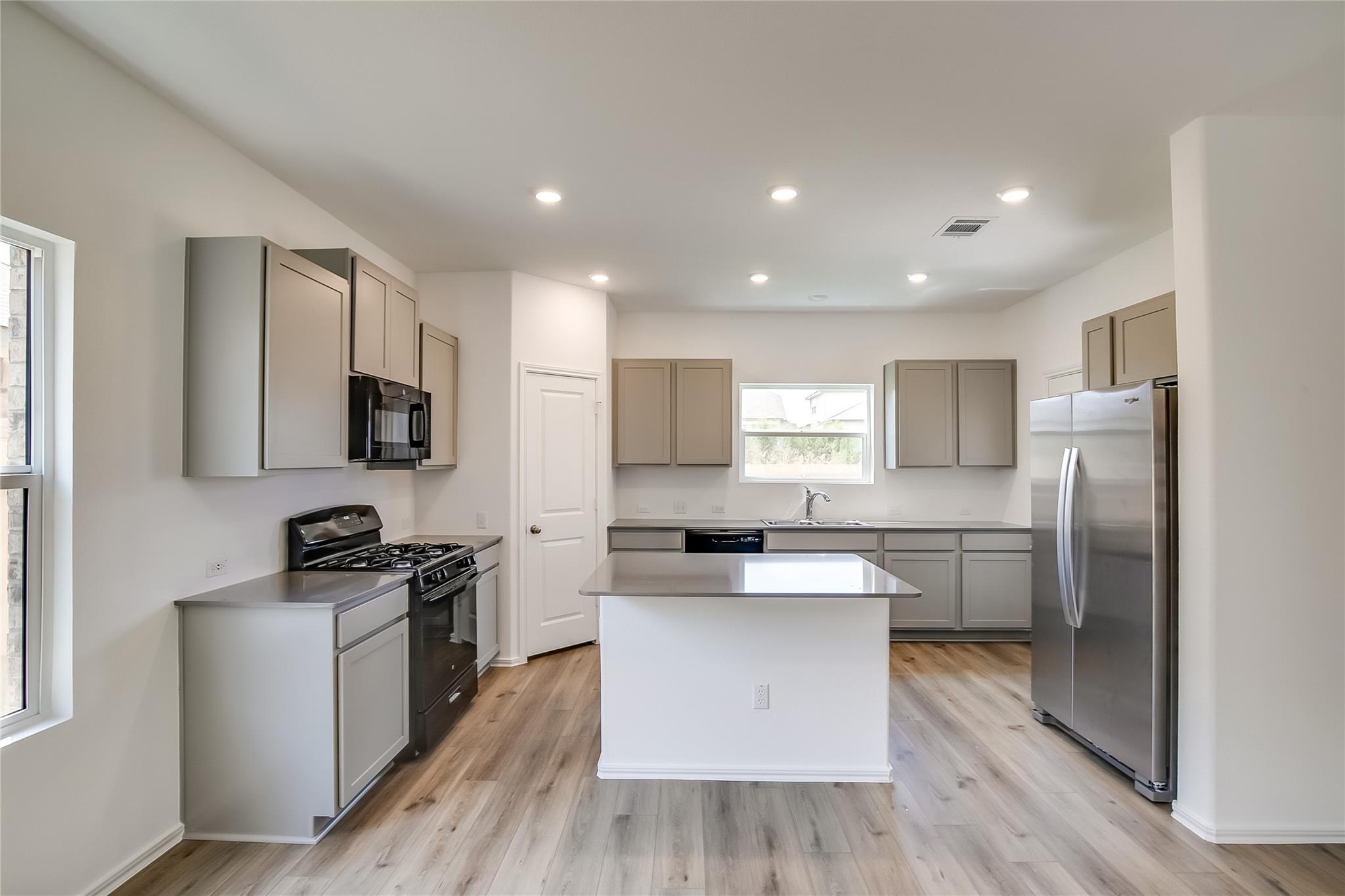 232 Canley Loop Property Photo 8