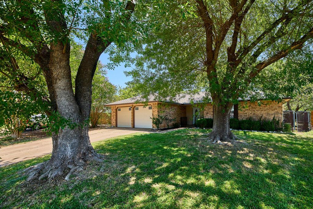 1105 Stratford Cv Property Photo 2