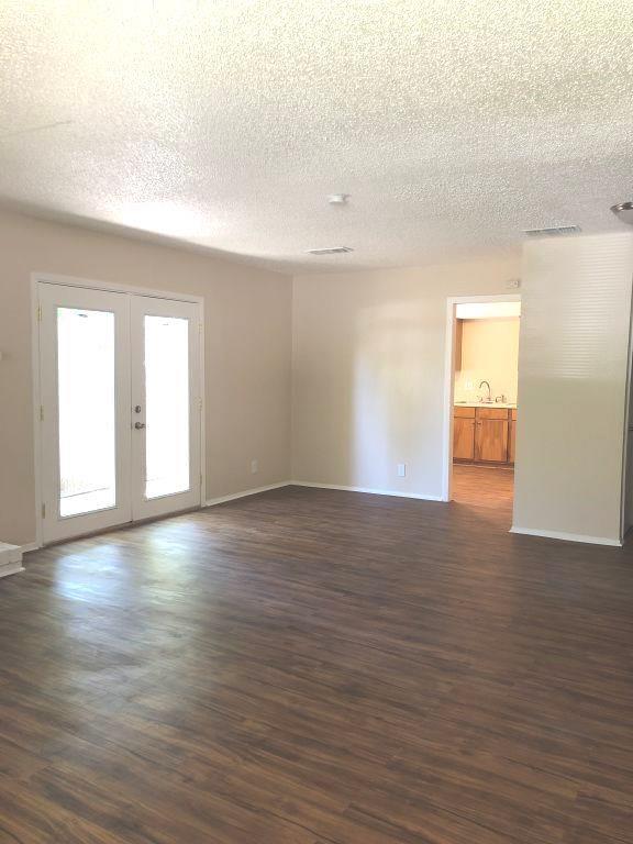 9009 Quail Valley Dr #b Property Photo 4