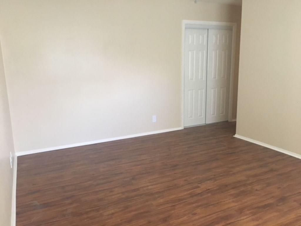9009 Quail Valley Dr #b Property Photo 6