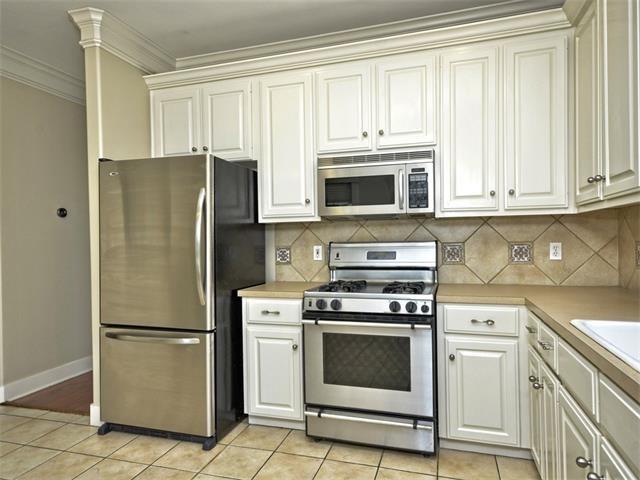 3701 Robinson Ave Property Photo 6