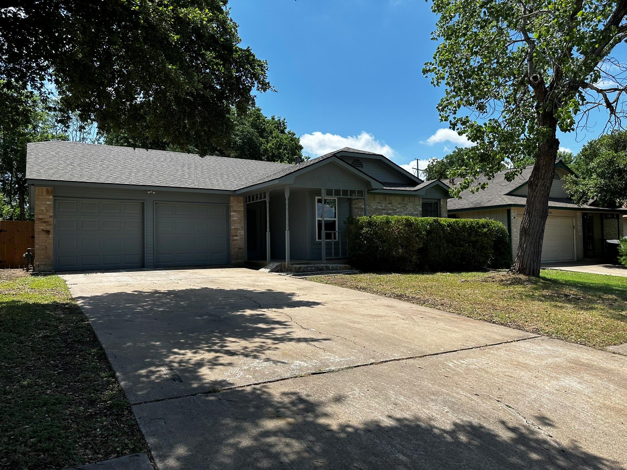 12207 Shropshire Blvd Property Photo 1