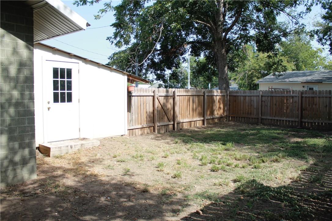 906 Haysel St Property Photo 4