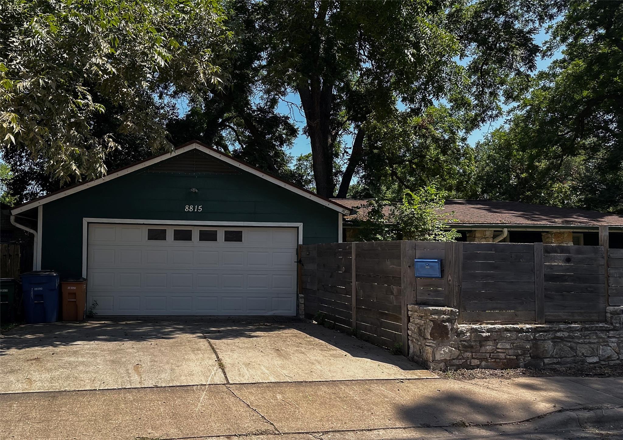 8815 Georgian Dr #b Property Photo 2