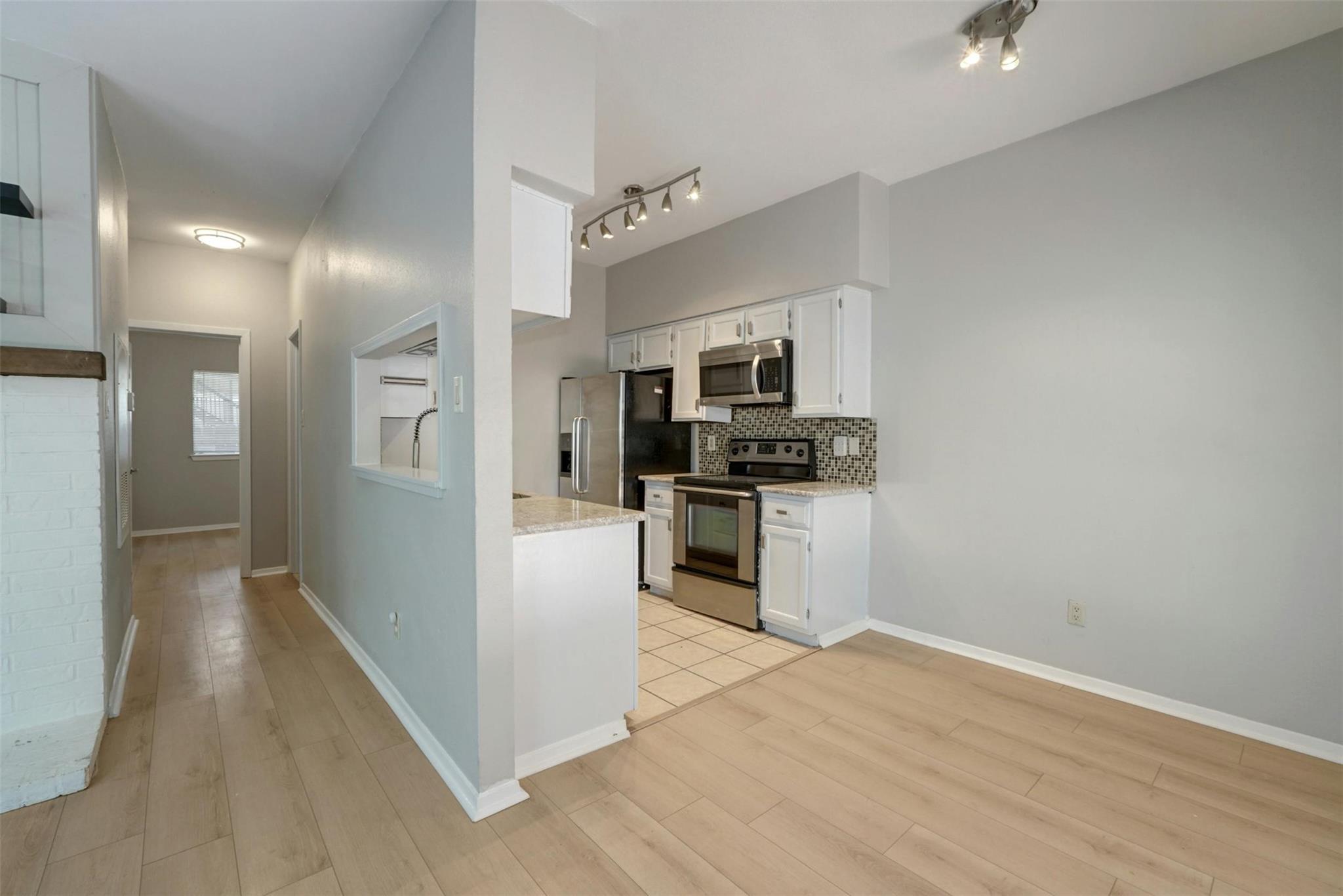 908 Poplar St #103 Property Photo 5