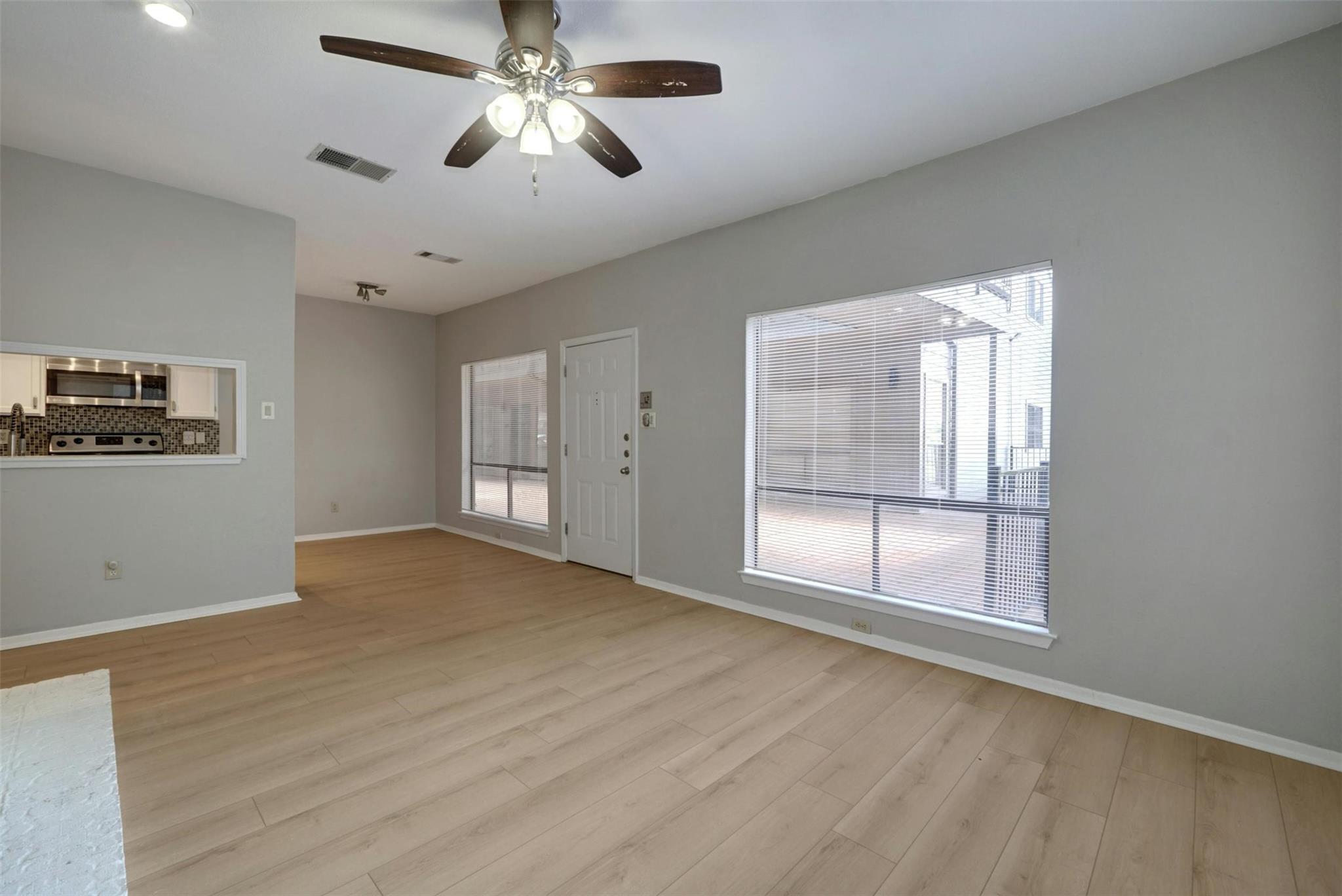 908 Poplar St #103 Property Photo 6