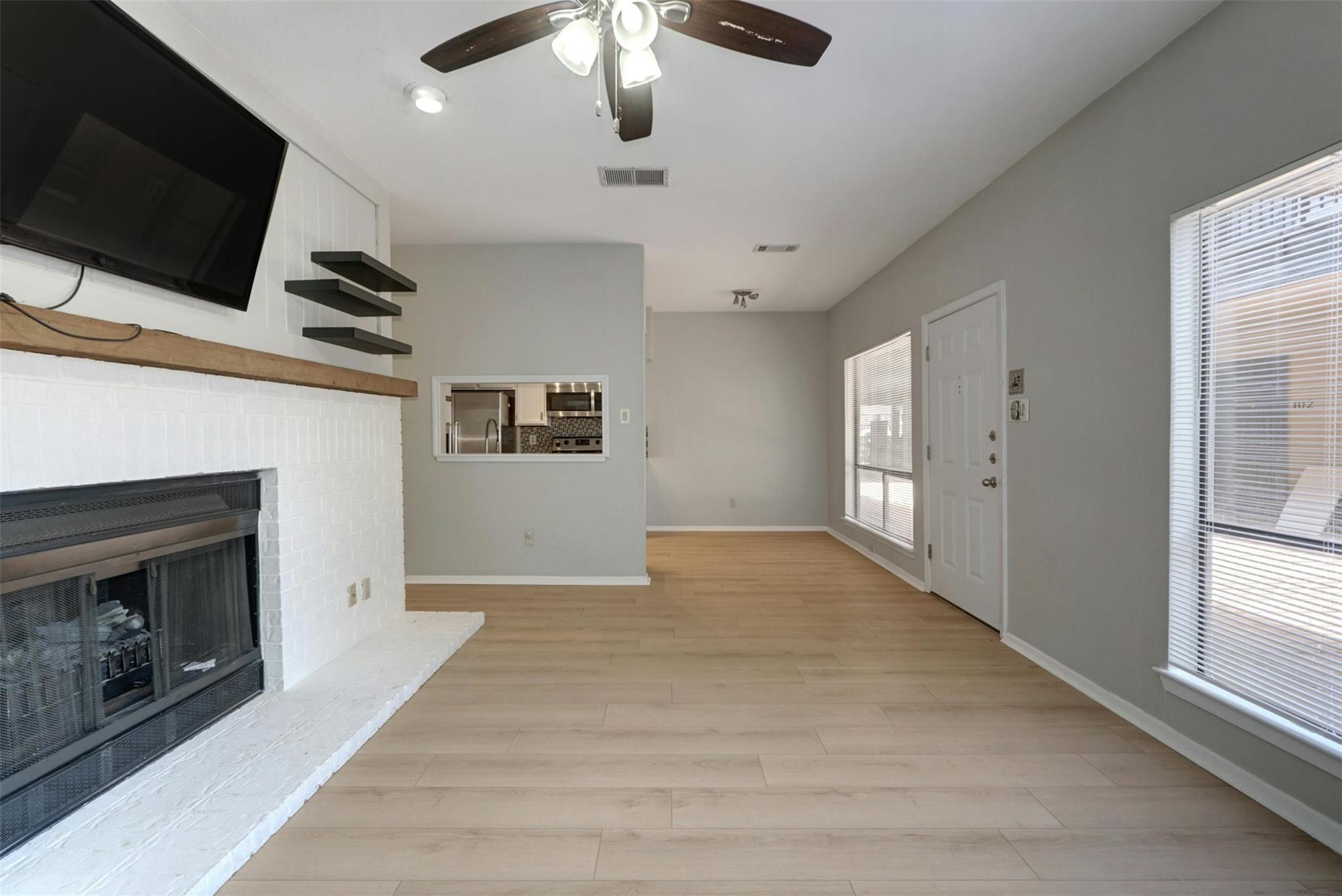 908 Poplar St #103 Property Photo 8