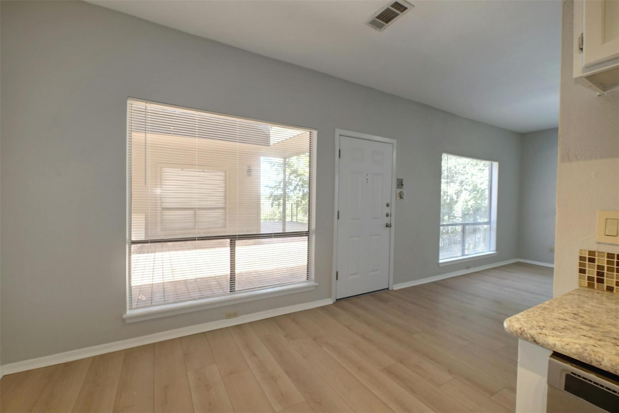 908 Poplar St #103 Property Photo 10