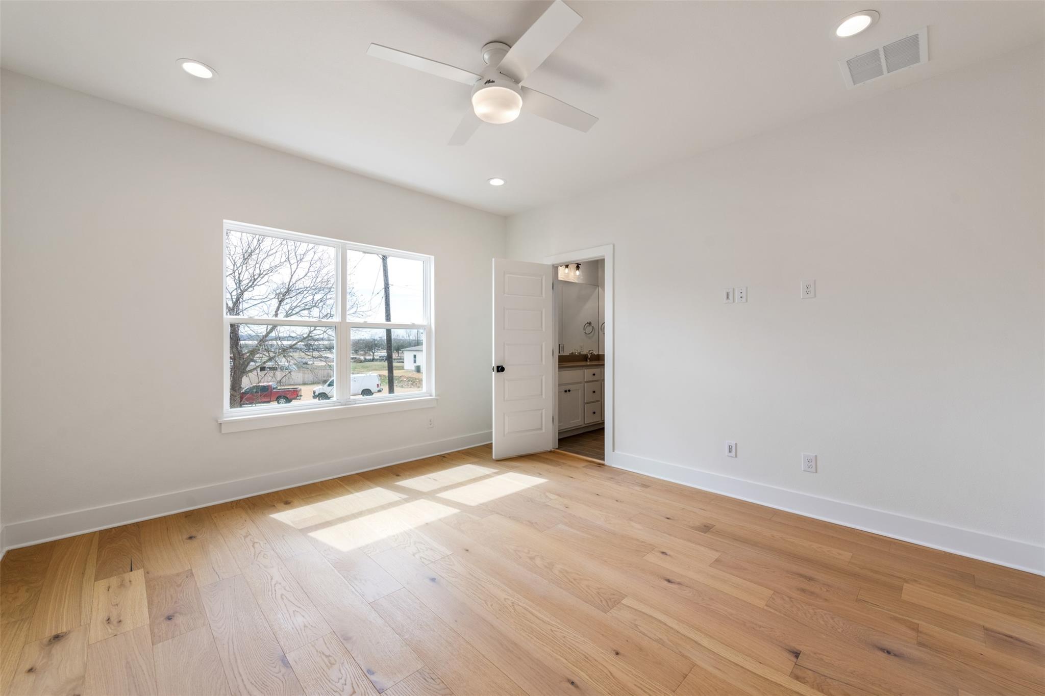 302 E 19.5 St #302 Property Photo 16
