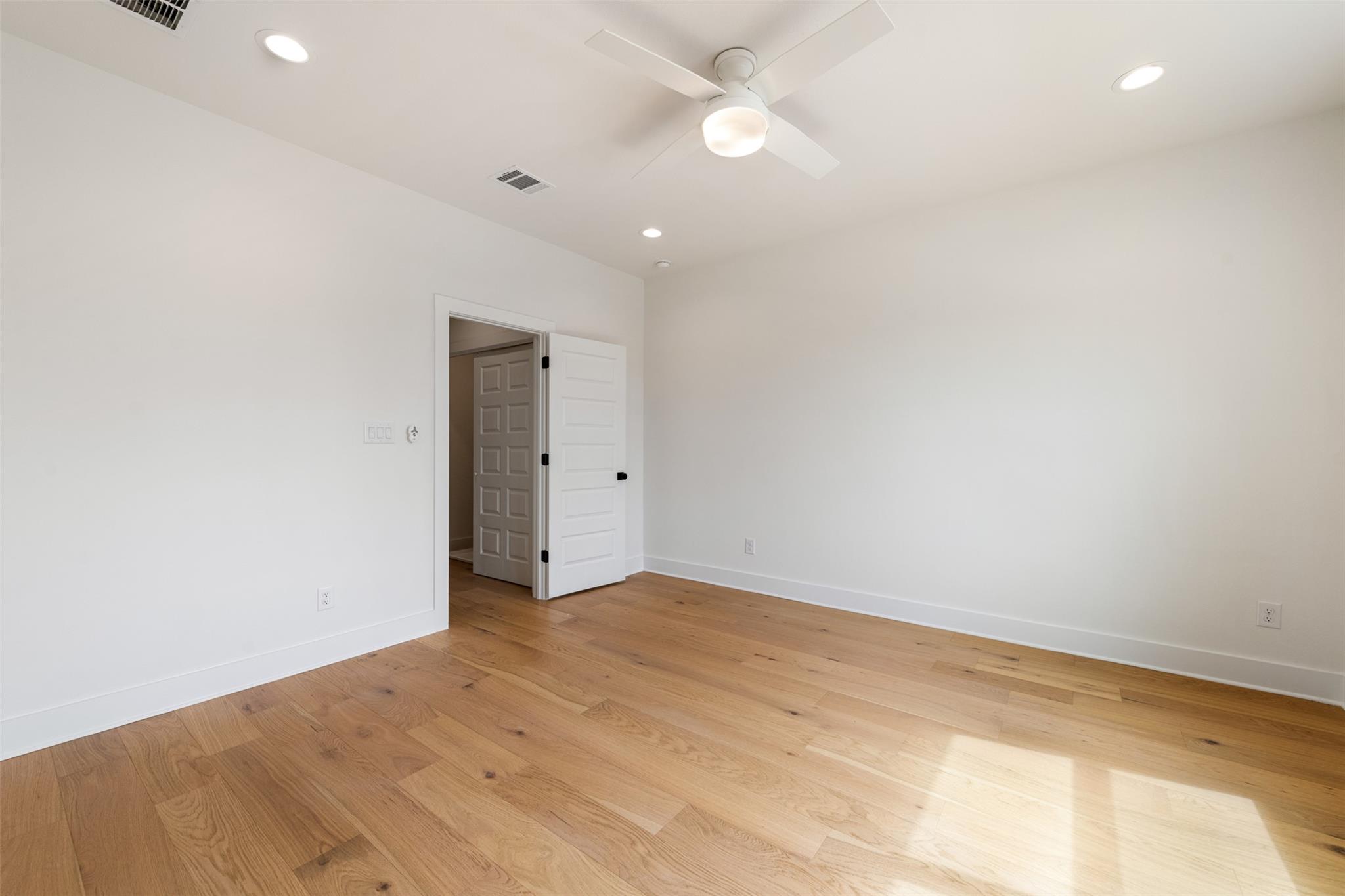 302 E 19.5 St #302 Property Photo 18