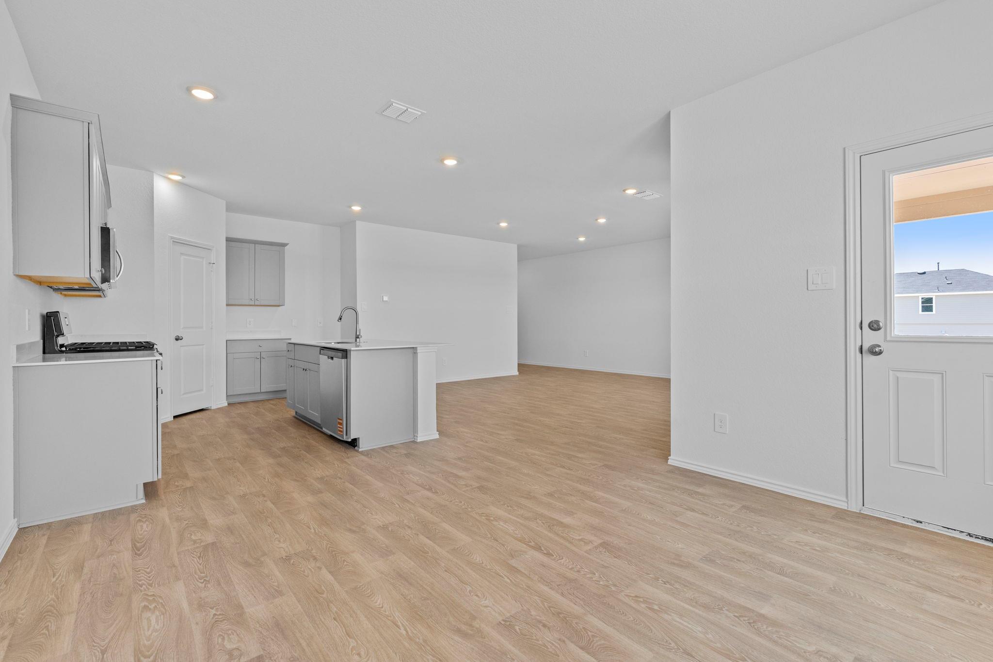 175 Arnold Loop Property Photo 4