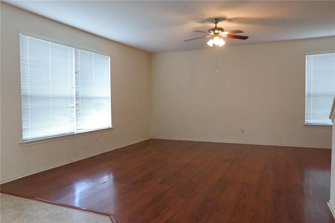 1004 W South St Property Photo 4