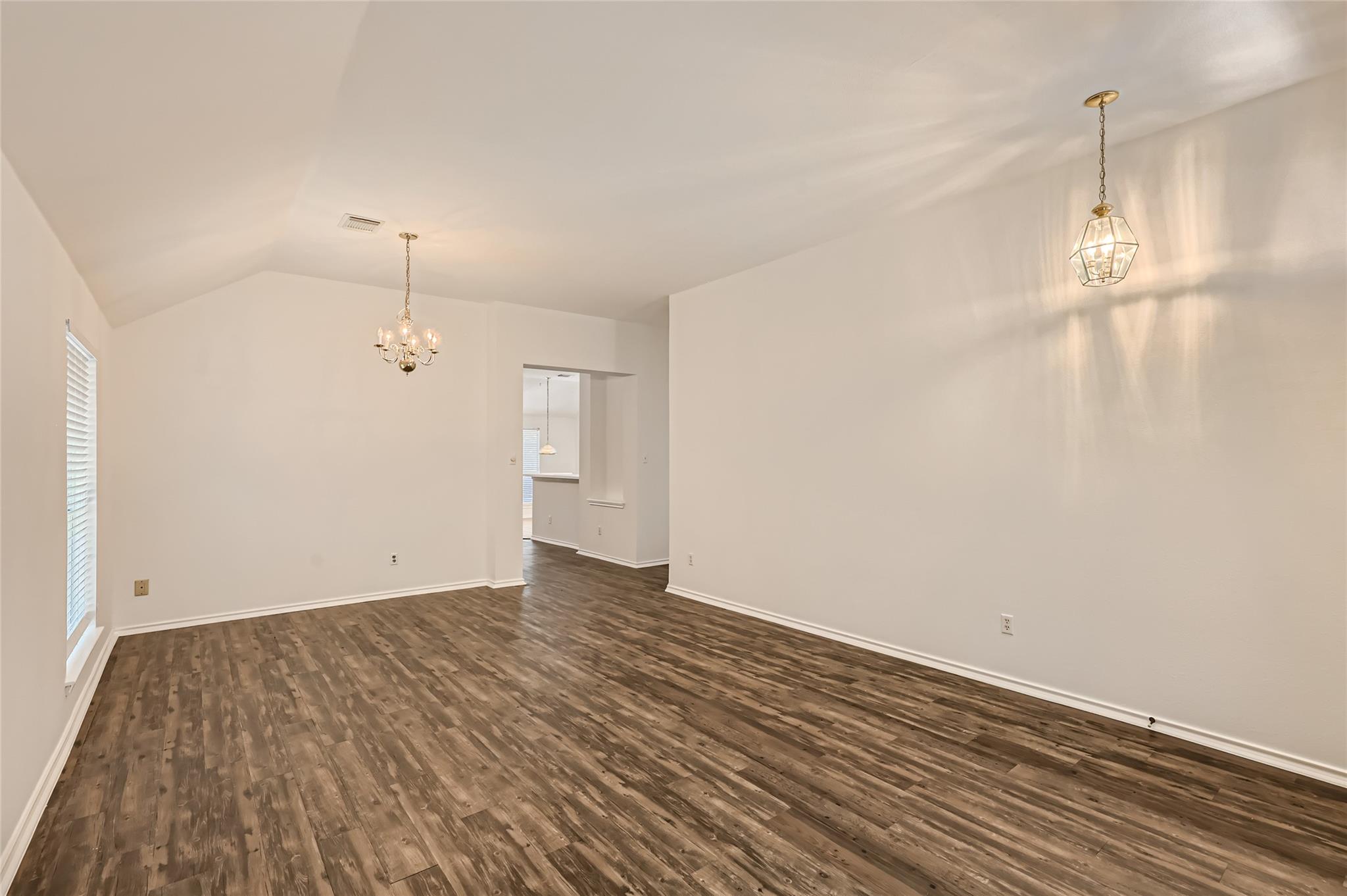 3948 Artesia Bnd Property Photo 4