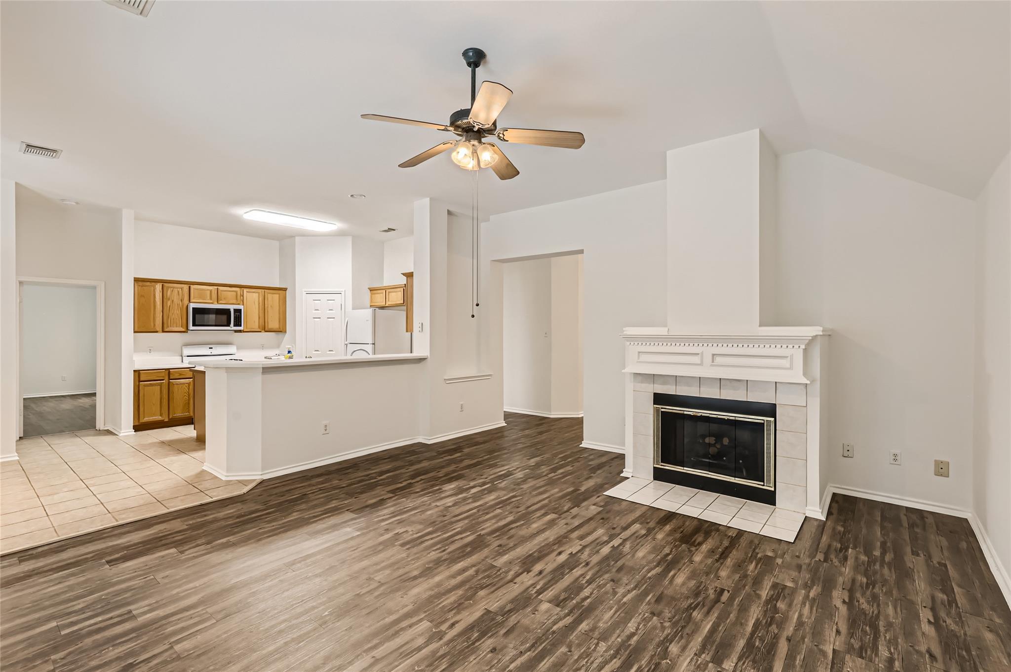 3948 Artesia Bnd Property Photo 7