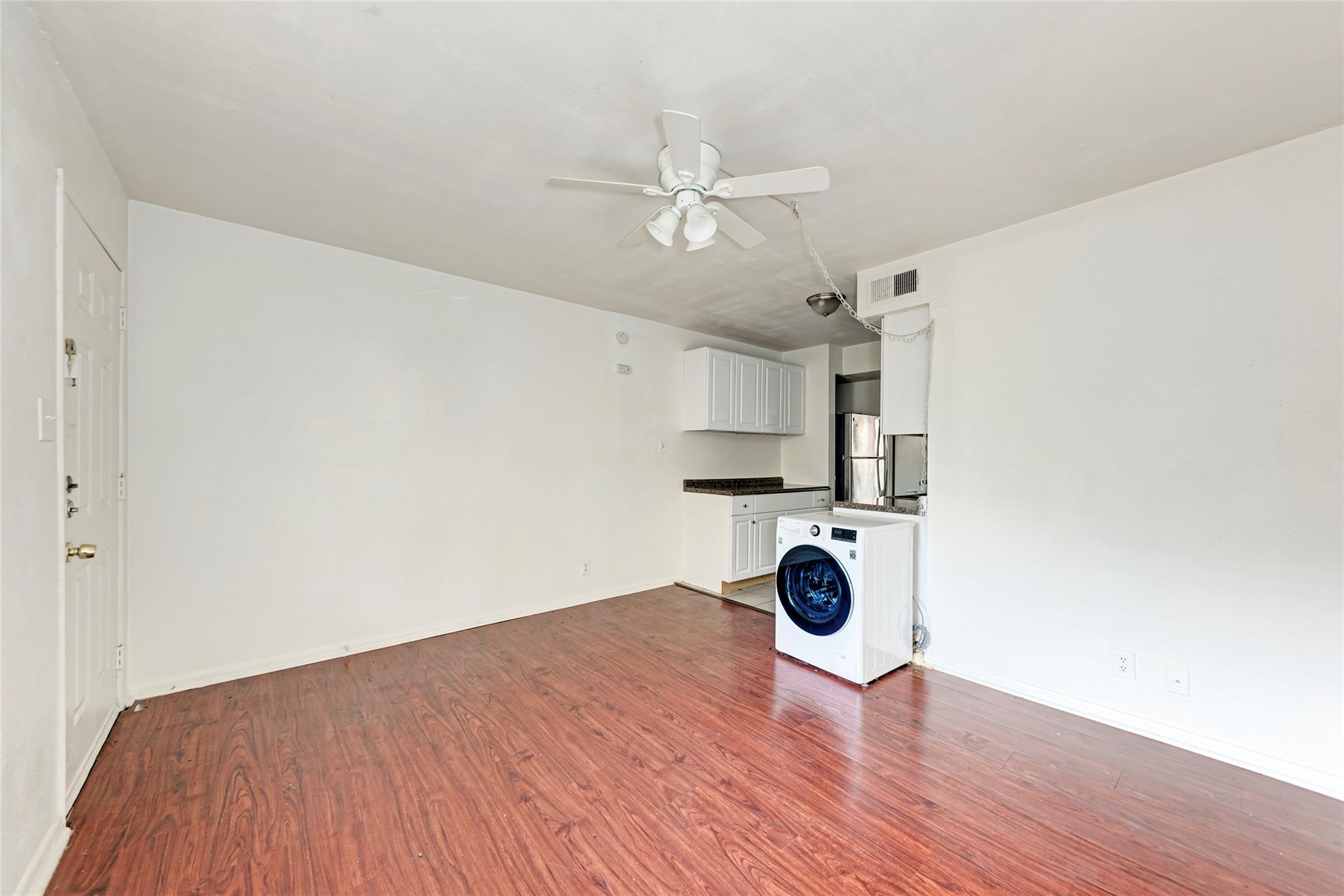 1010 W 23rd St #5 Property Photo 2