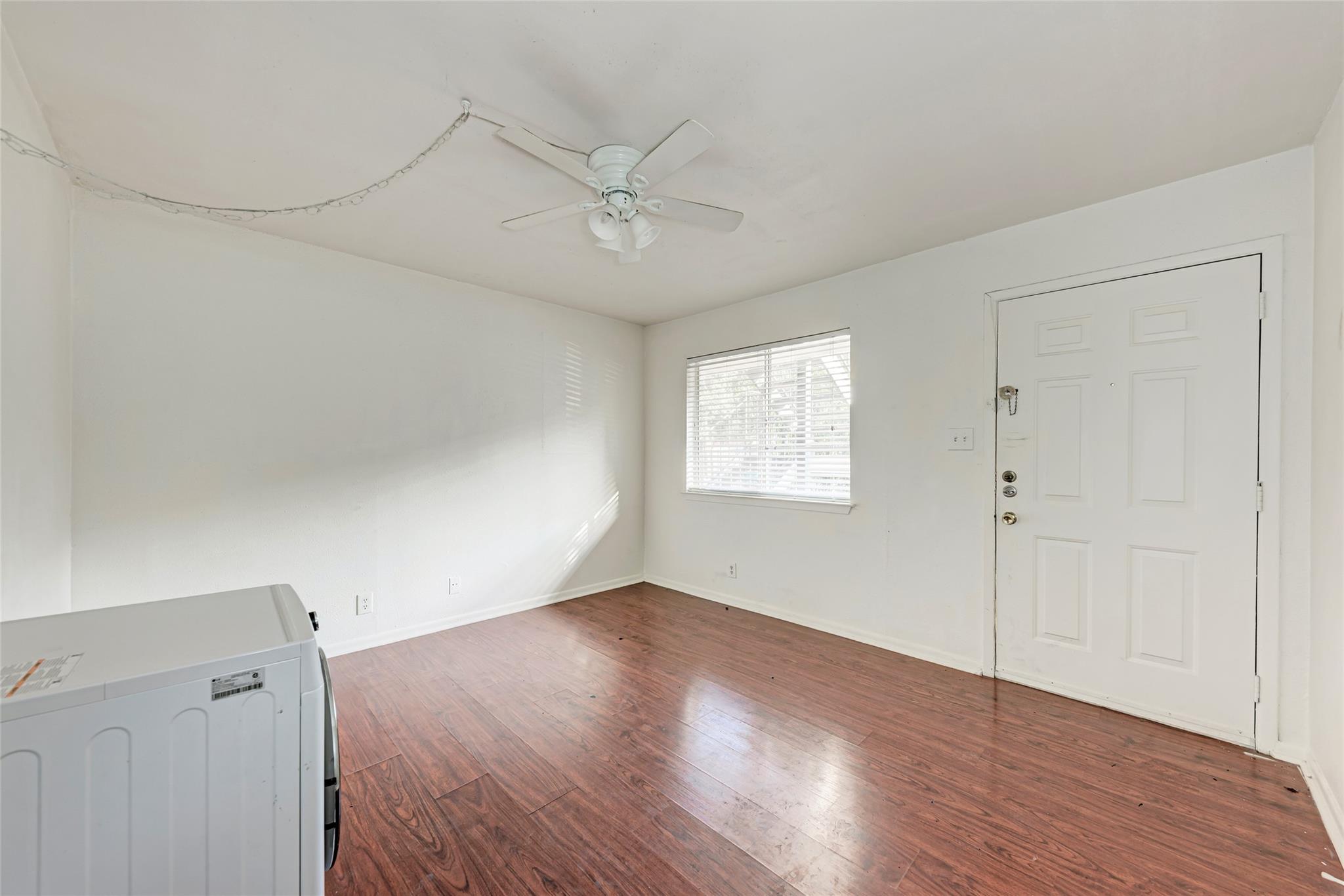 1010 W 23rd St #5 Property Photo 4