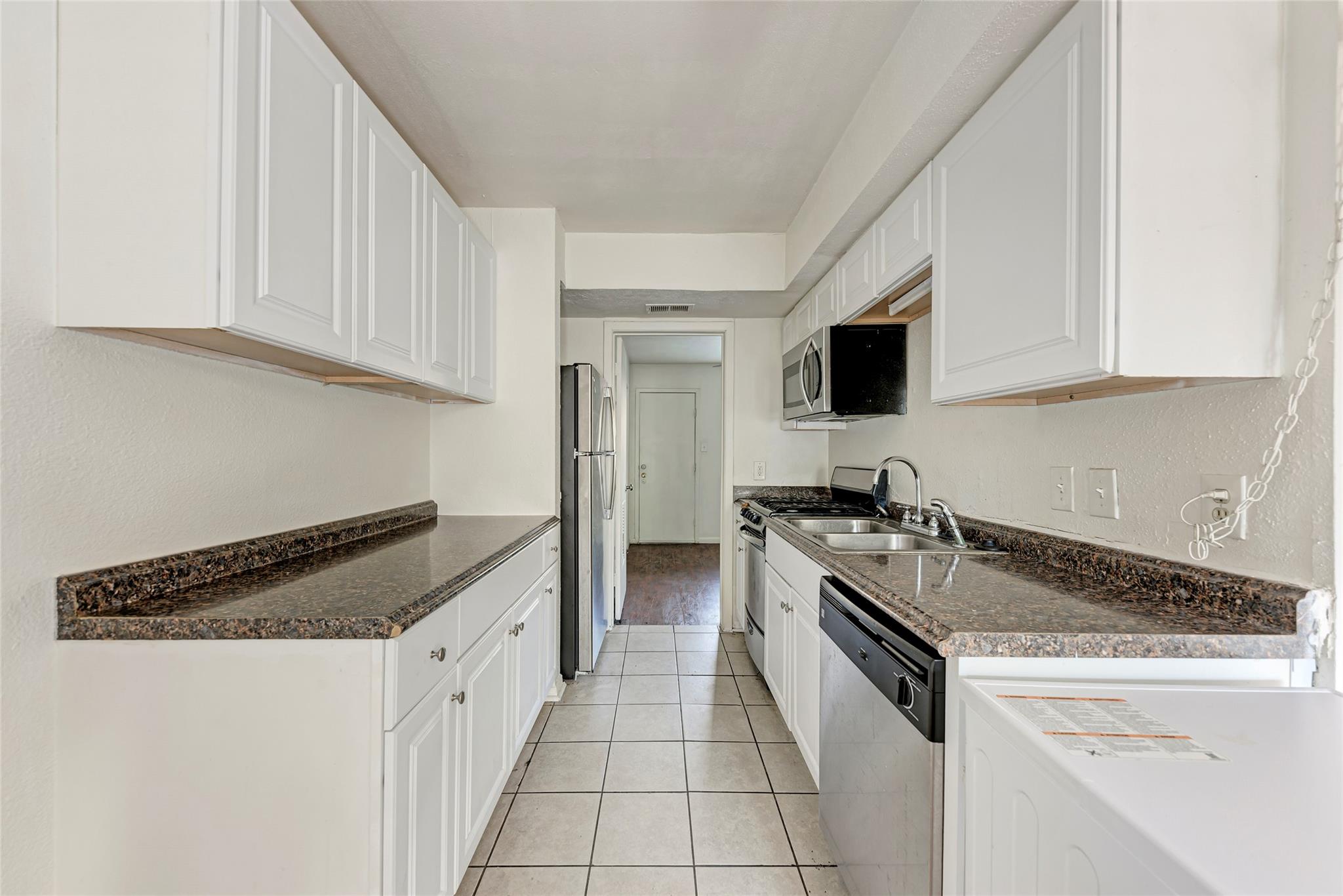 1010 W 23rd St #5 Property Photo 6