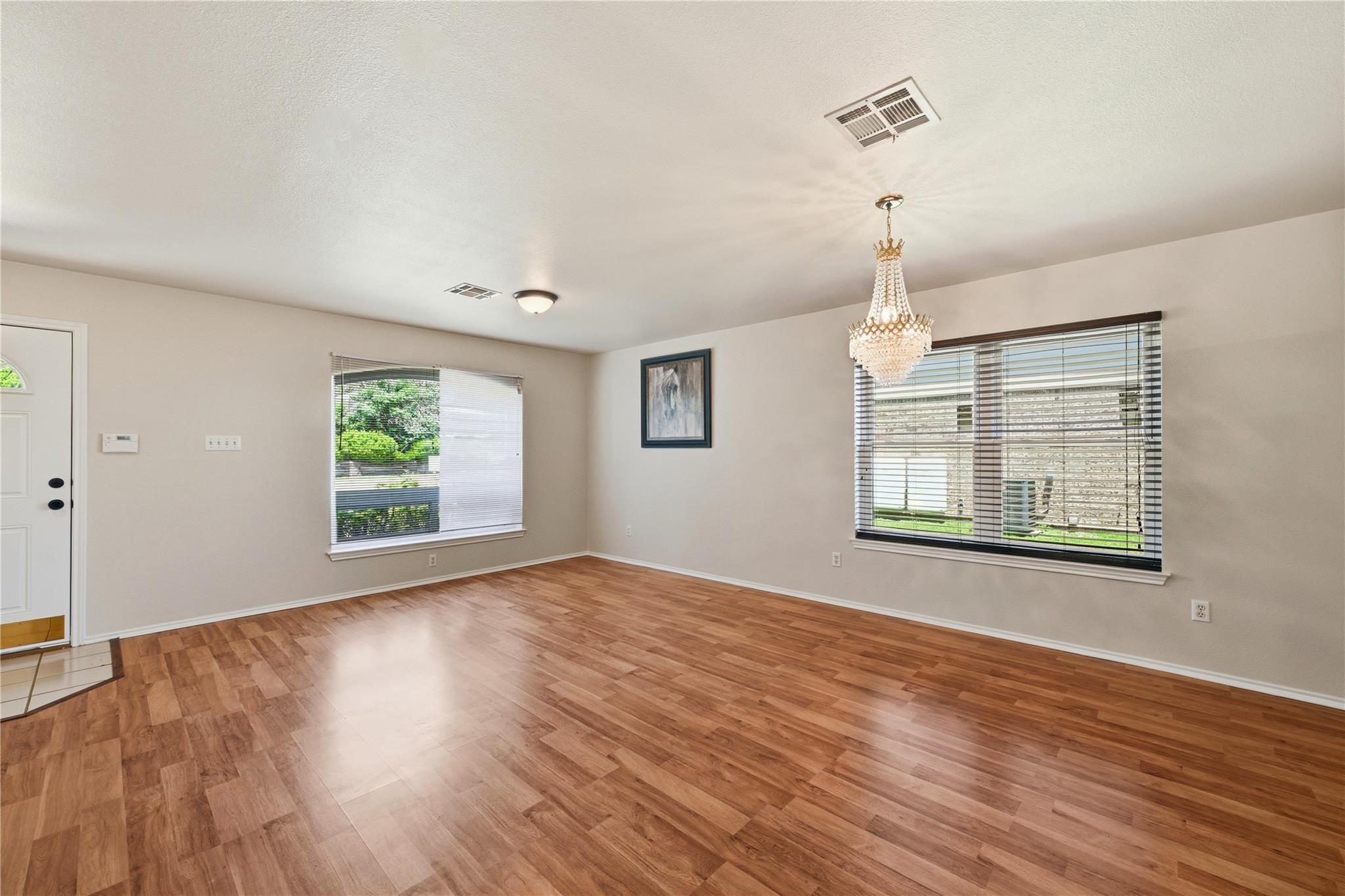 803 Margaret Lee St Property Photo 4