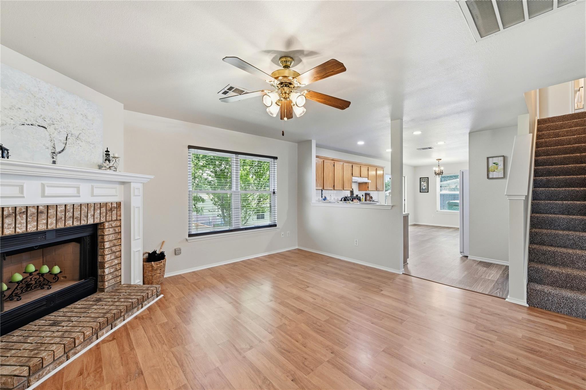 803 Margaret Lee St Property Photo 8