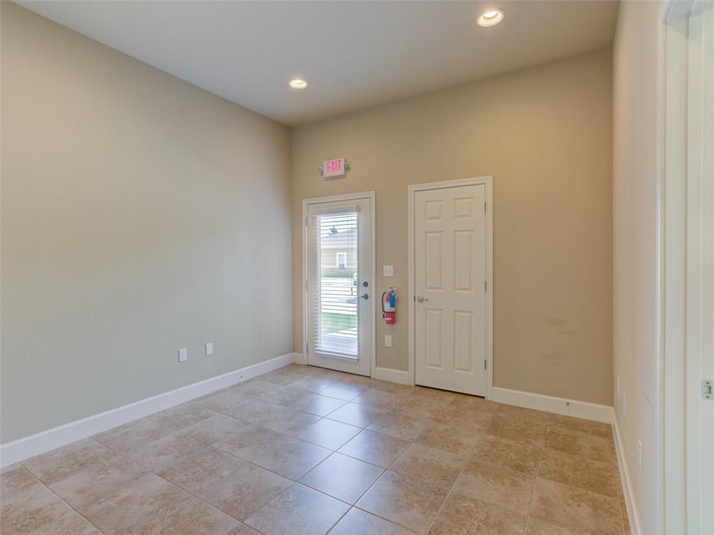 2301 S Bagdad Rd #301 Property Photo 9
